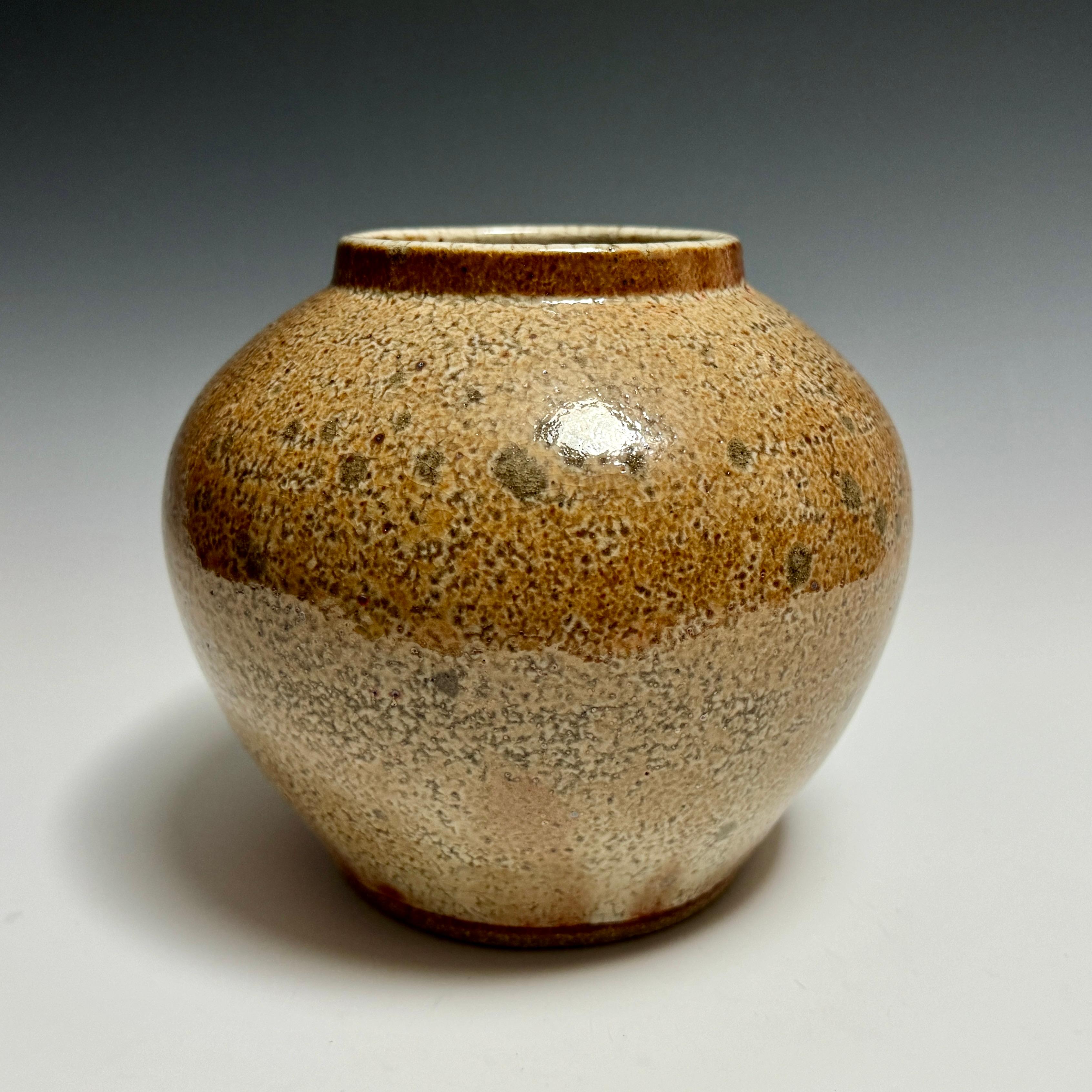 Moderne Vase émaillé Shino de Jason Fox en vente