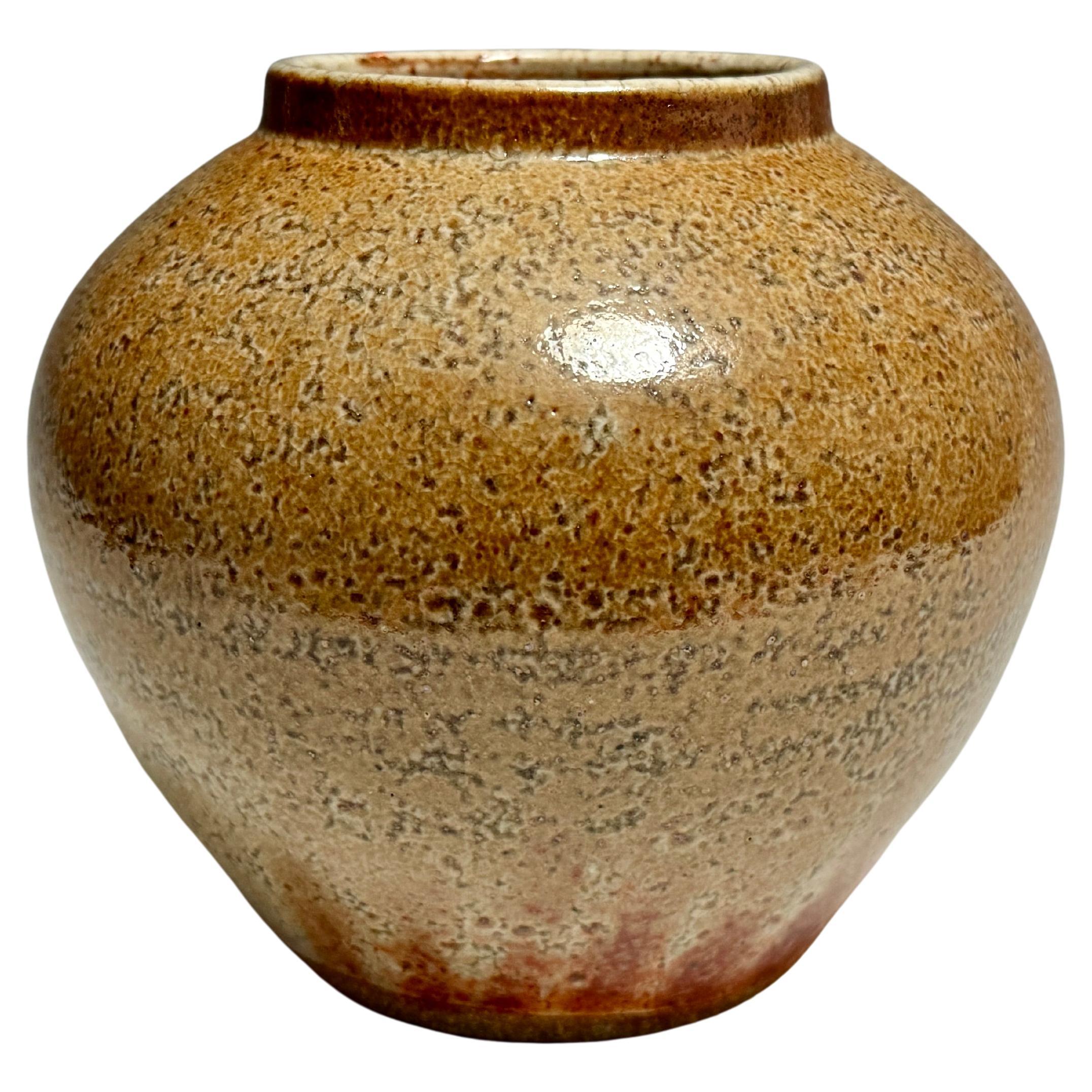 Vase émaillé Shino de Jason Fox