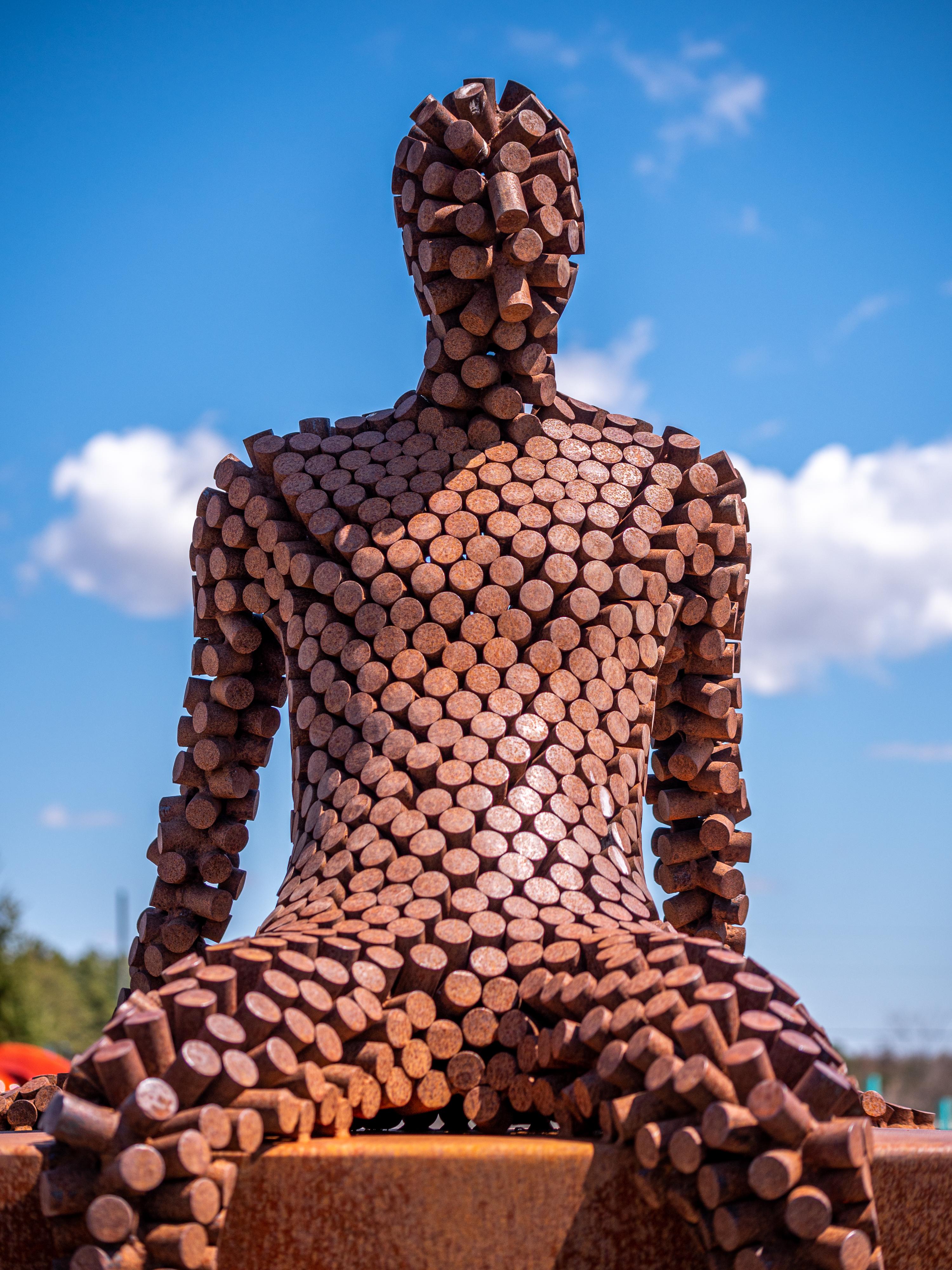 A View From the North - escultura contemporánea, figurativa, de acero corten para exteriores en venta 2