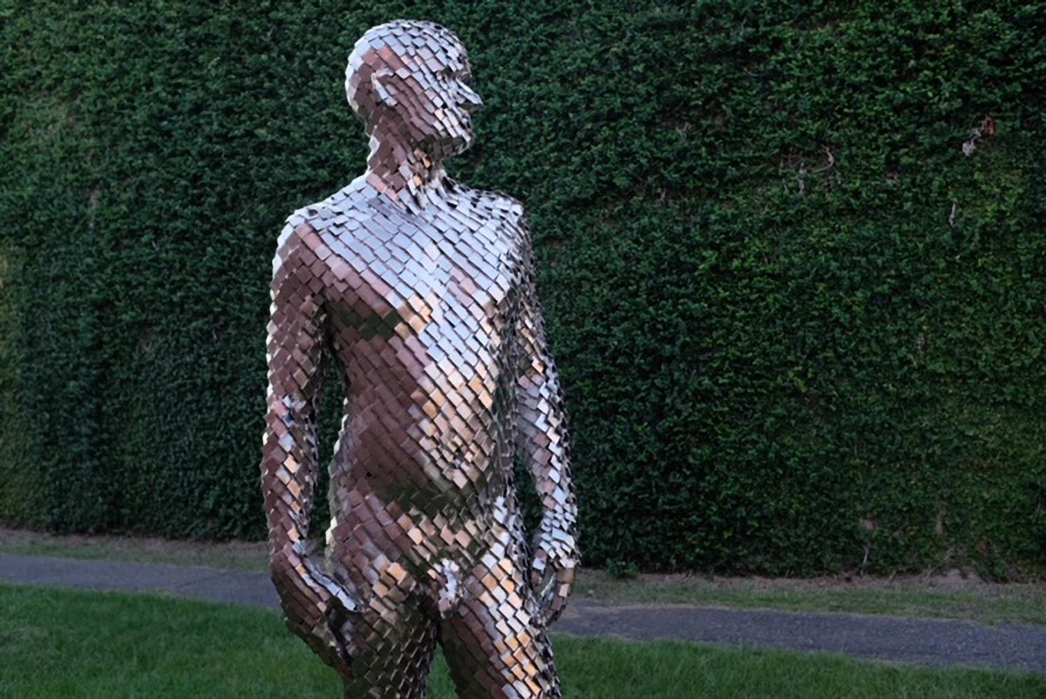 Grande sculpture d'extérieur en acier inoxydable représentant un nu masculin, d'après Bathsheba en vente 3