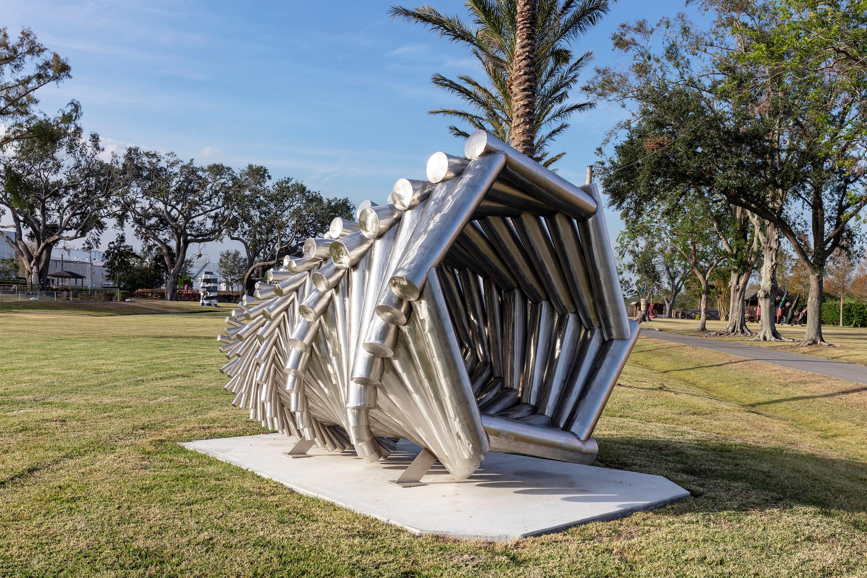 Grand nid, complexe, géométrique, abstrait, en acier inoxydable, sculpture d'extérieur - Sculpture de Jason Kimes