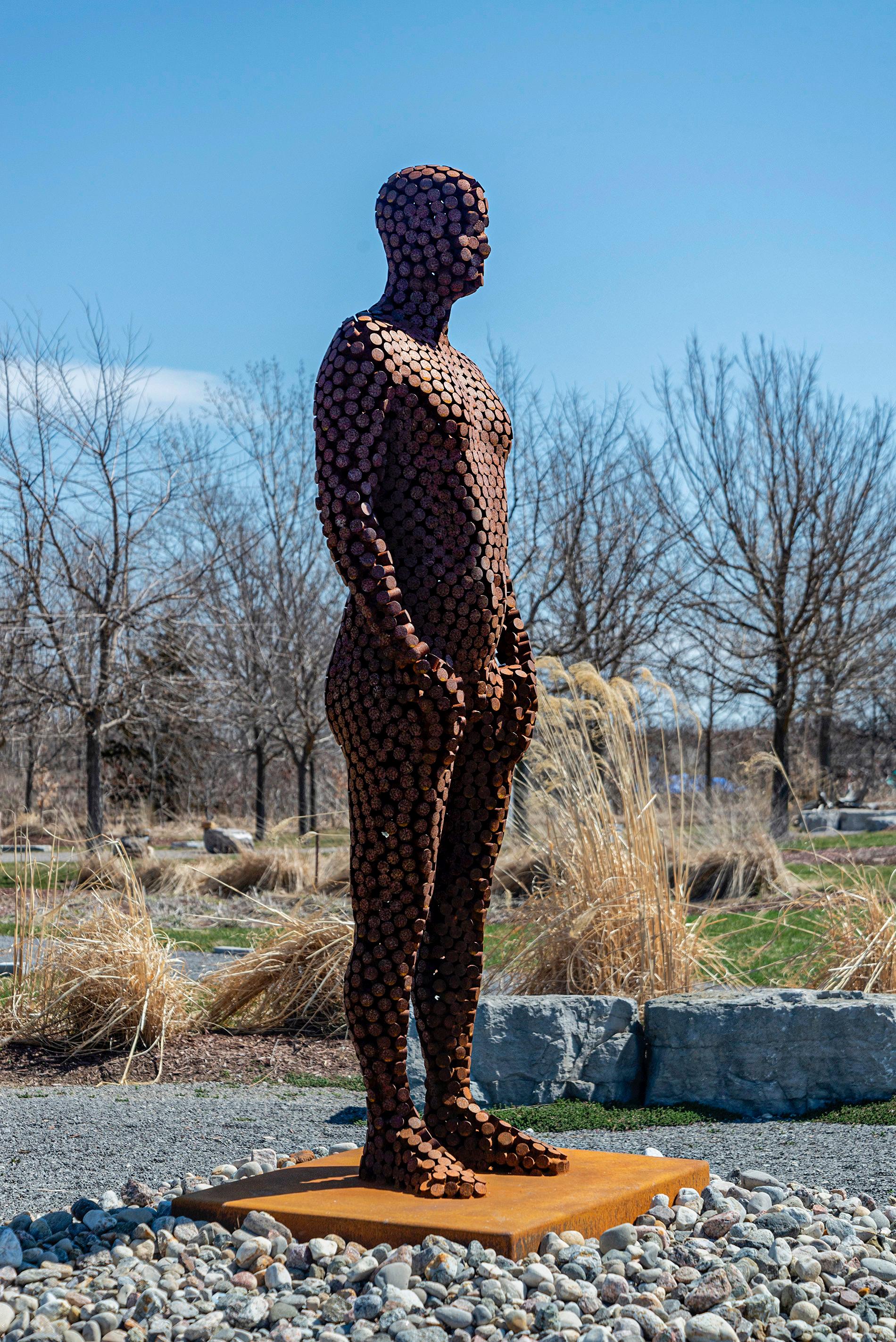 Sentinel - grande figure masculine rouillée, sculpture d'extérieur en acier Corten - Bleu Figurative Sculpture par Jason Kimes