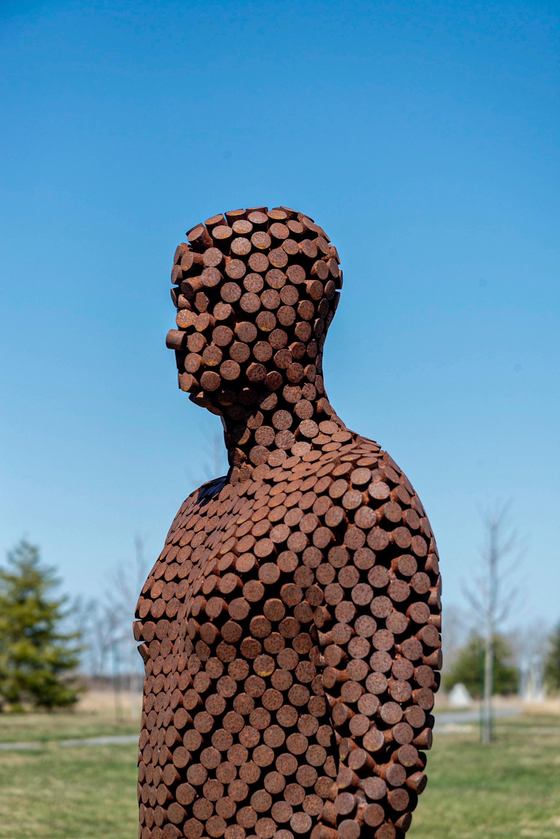 Sentinel - grande figure masculine rouillée, sculpture d'extérieur en acier Corten 1