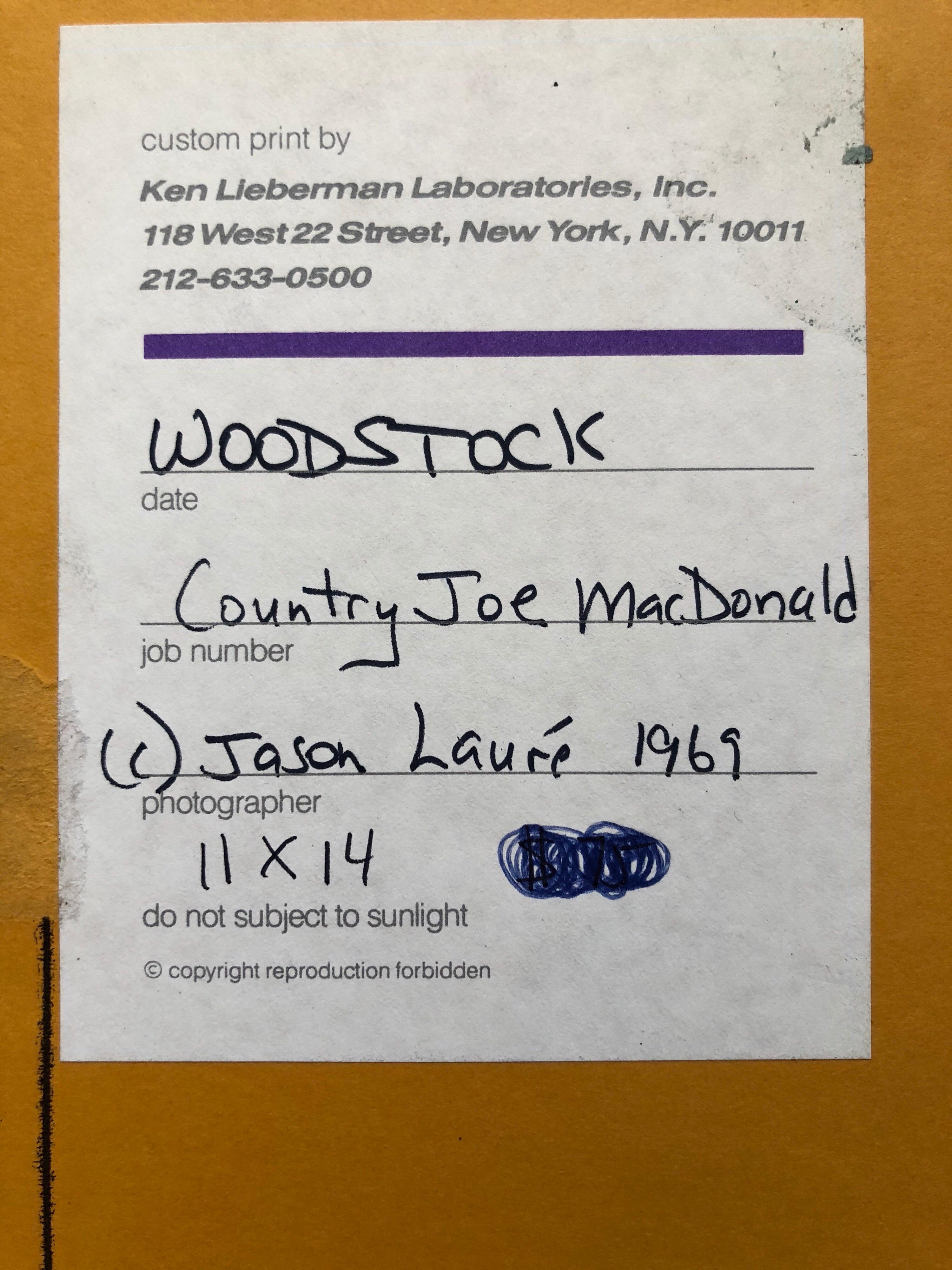 Original signiert in Goldtinte Rock And Roll Foto aus dem Woodstock Musikfestival. Ein Sonderdruck von Ken Lieberman Laboratories in New York, handsigniert vom Fotografen. An der Tafel befestigt.
Jason LAURÉ 
Geboren: Chehalis, Washington, USA,