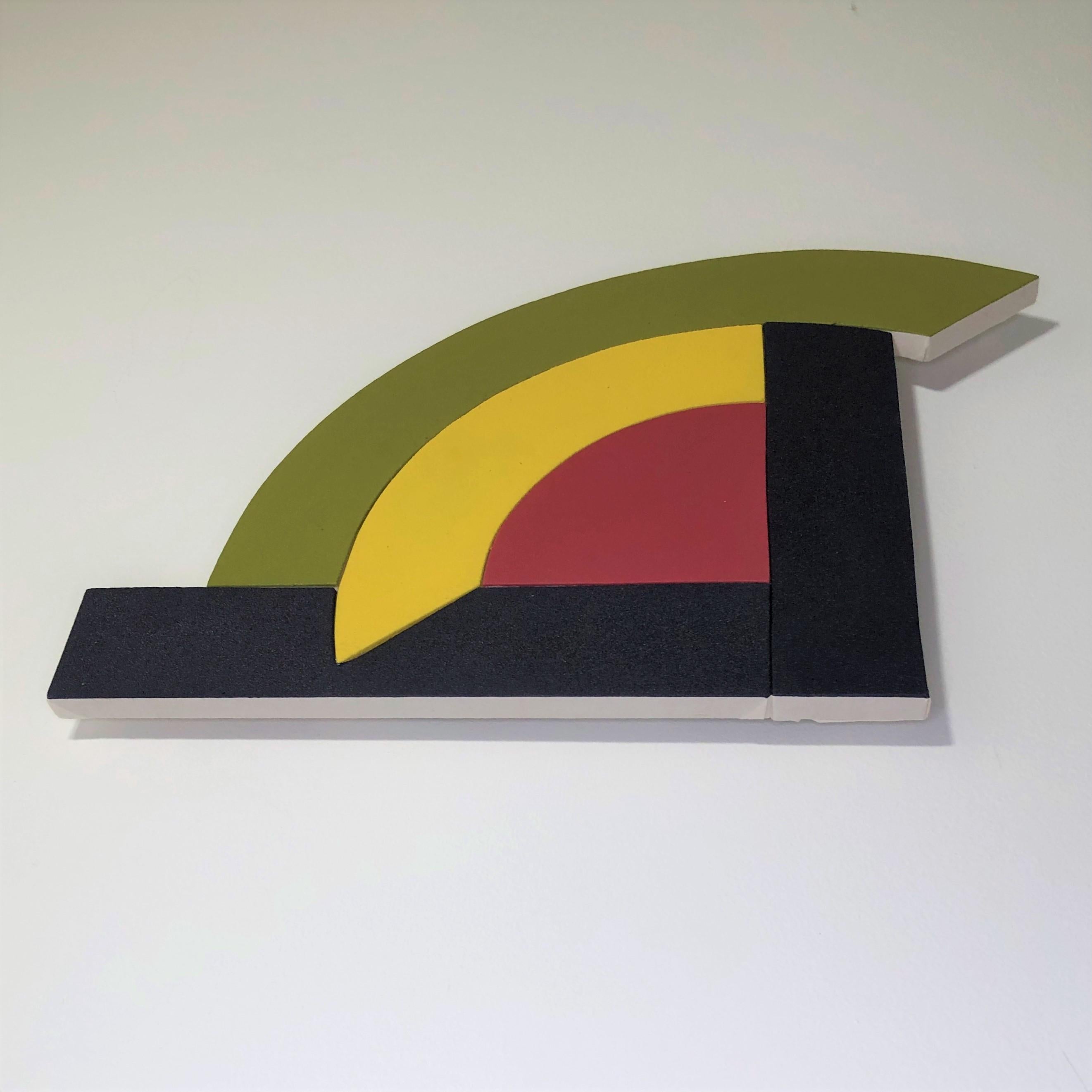 Mixed Media-Wandskulptur-Gemälde „19-2“ – gelb, schwarz, grün, minimalistisch – Sculpture von Jason Matherly
