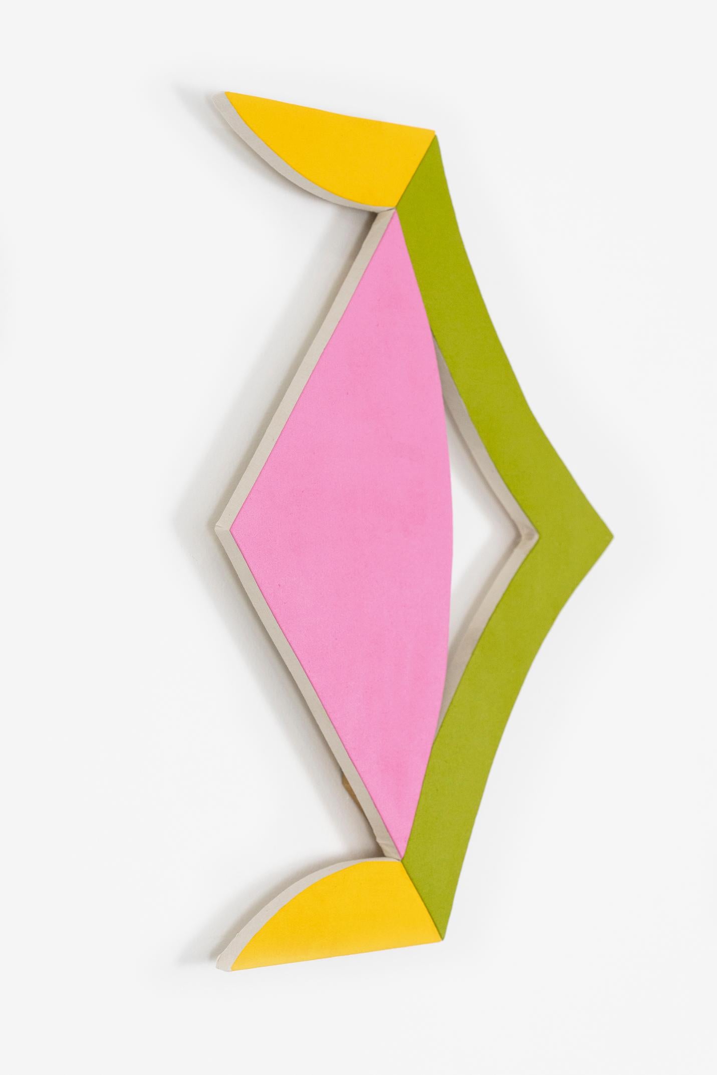 „21-5“ Wandskulptur-gelb, rosa, grün, geometrisch, Mitte des Jahrhunderts, mcm, klein – Sculpture von Jason Matherly