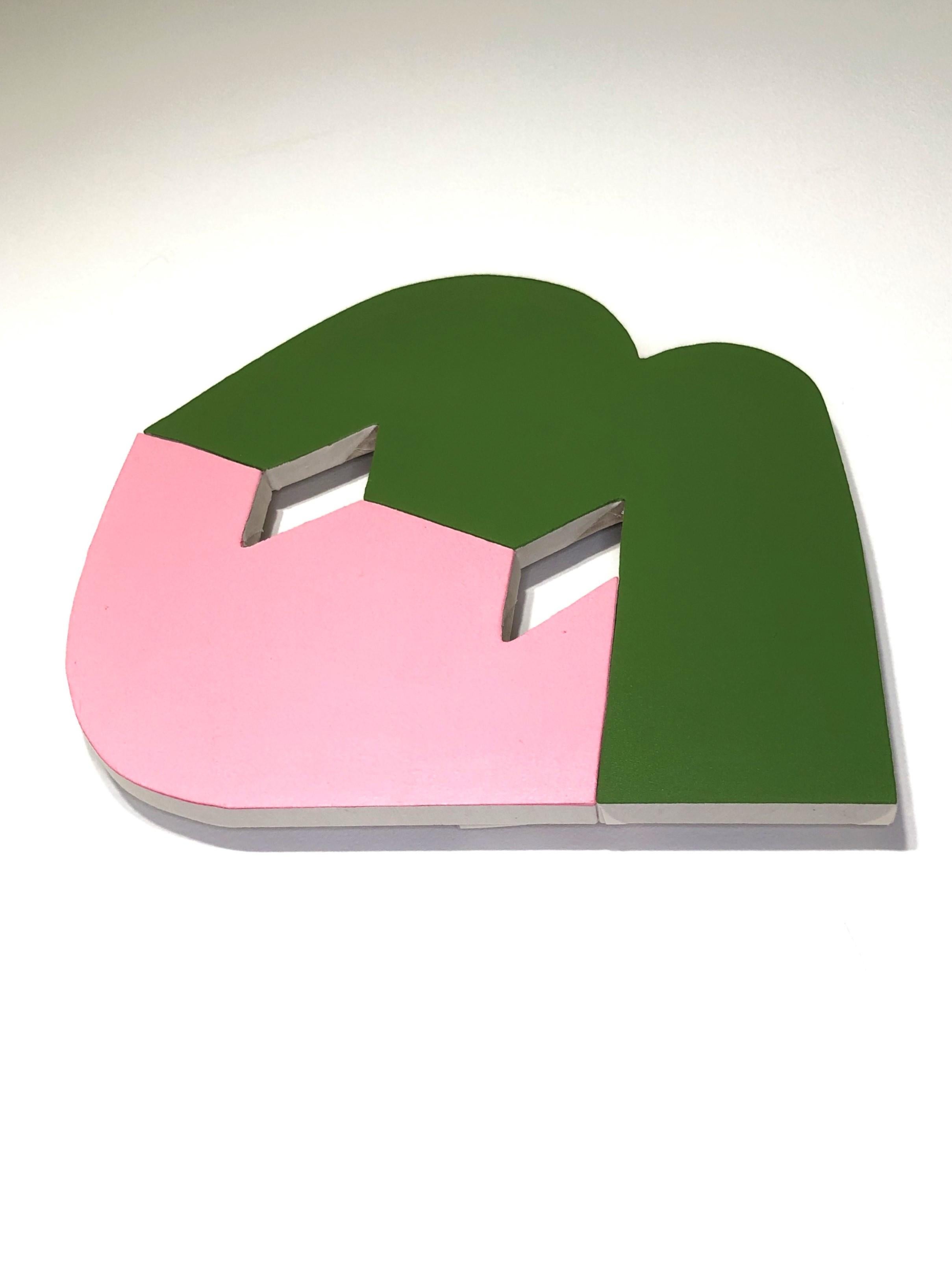 Peinture murale technique mixte « 21-8 » - rose, vert, minimalisme, audacieuse, petite - Sculpture de Jason Matherly