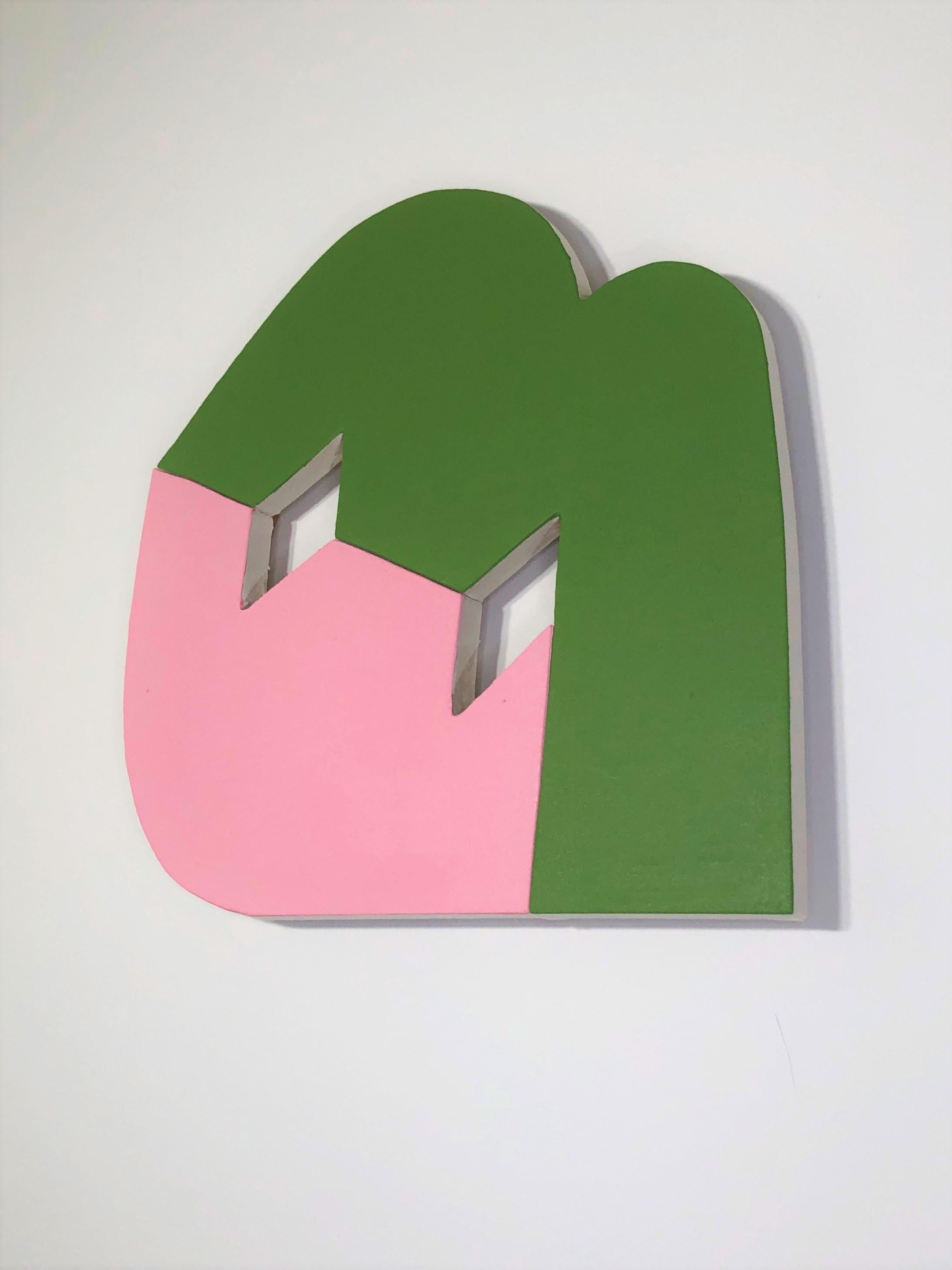 Peinture murale technique mixte « 21-8 » - rose, vert, minimalisme, audacieuse, petite - Abstrait Sculpture par Jason Matherly