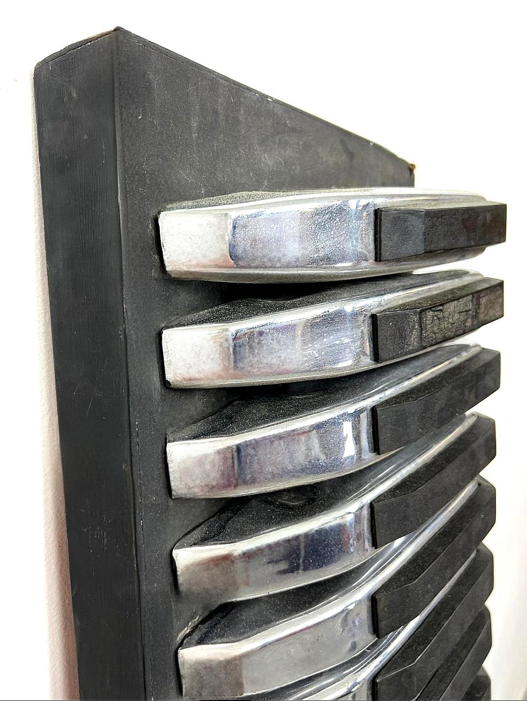 Sculpture de Jason Seley datée de 1967 et intitulée 36 Key, Keyboard. Provenant d'une Collectional privée de Chicago.
&New a été le doyen de la faculté d'architecture de l'université Cornell et a enseigné à l'université Hofstra et à l'université de
