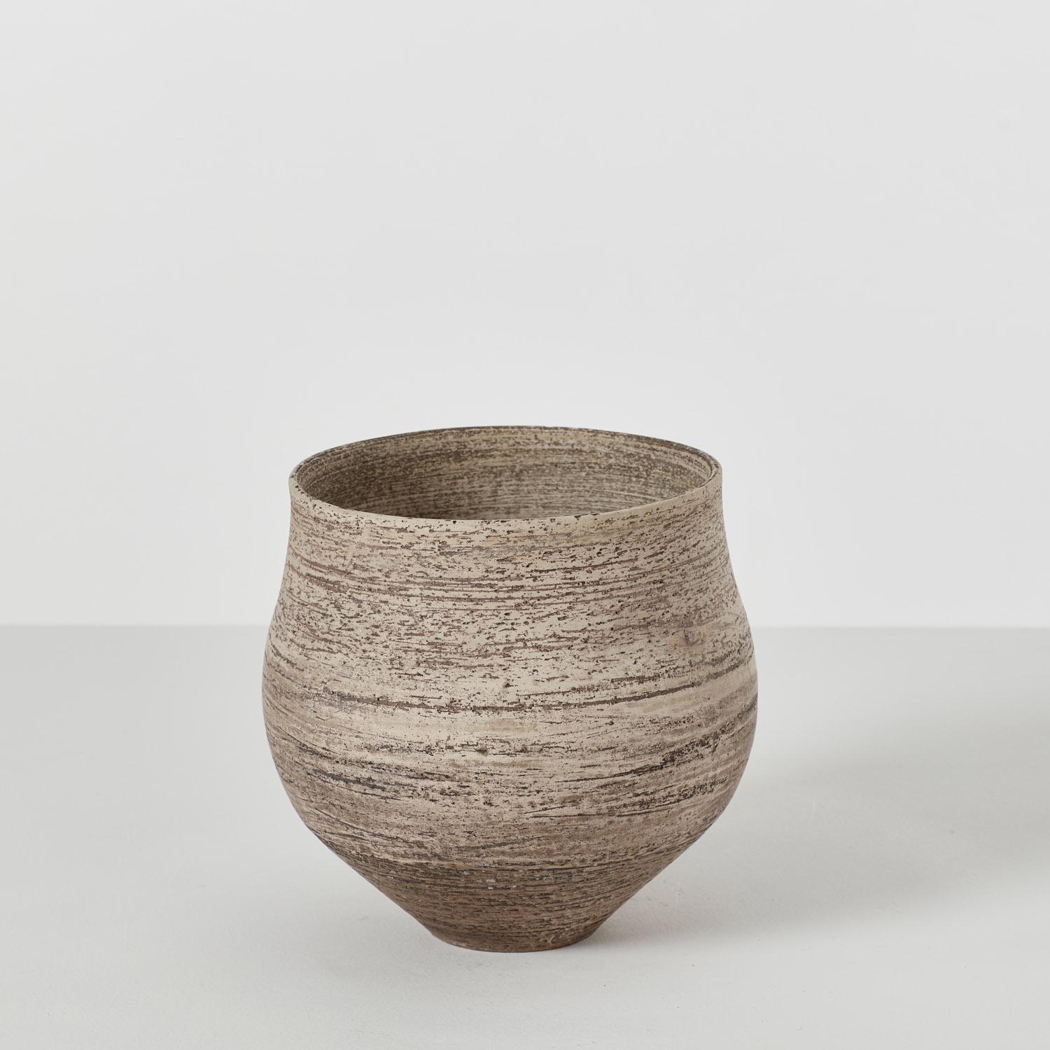 Jason Wason eiförmiges Gefäß aus Studio Pottery in Weiß - Großbritannien, 20. Jahrhundert (Britisch) im Angebot