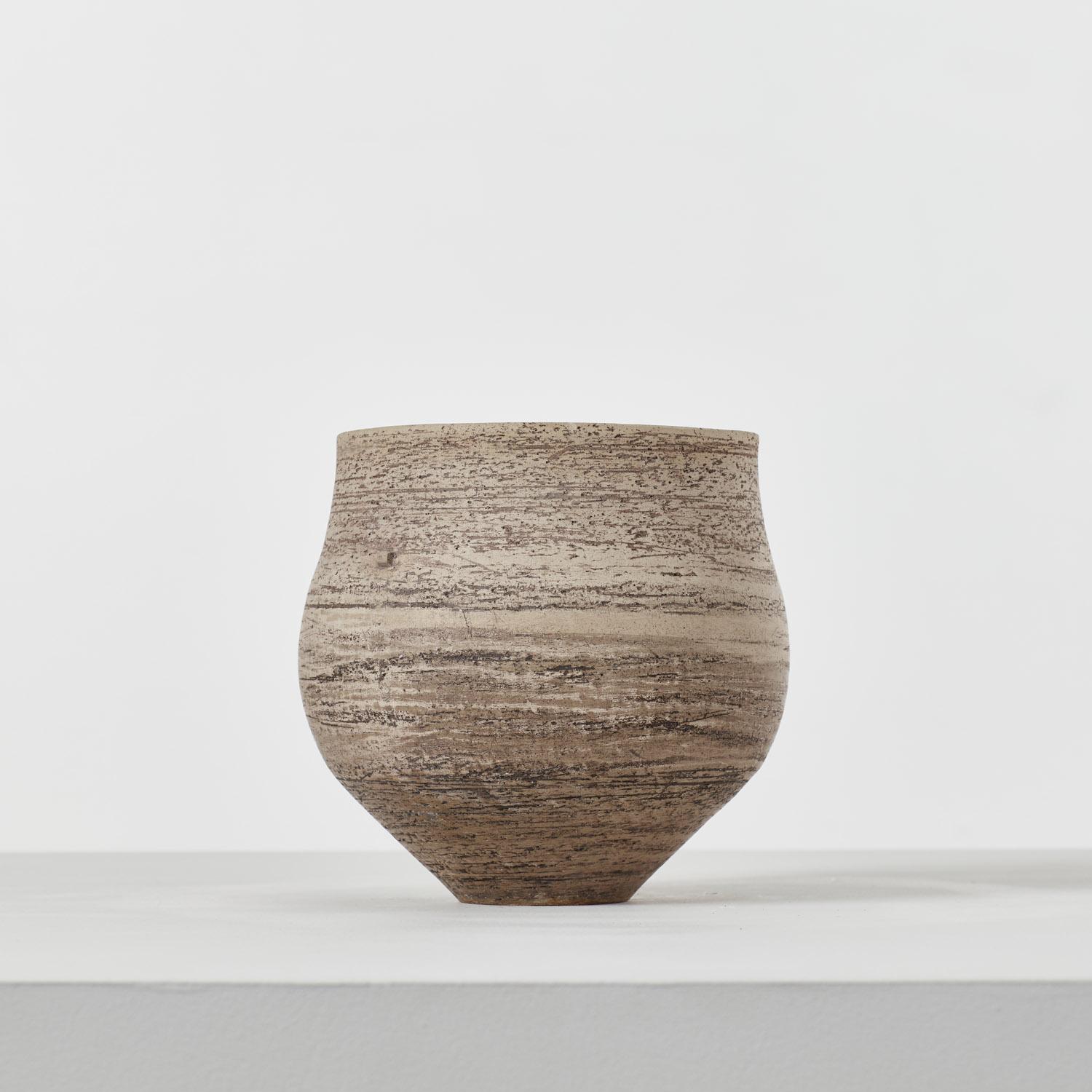 Jason Wason eiförmiges Gefäß aus Studio Pottery in Weiß - Großbritannien, 20. Jahrhundert im Zustand „Gut“ im Angebot in London, GB