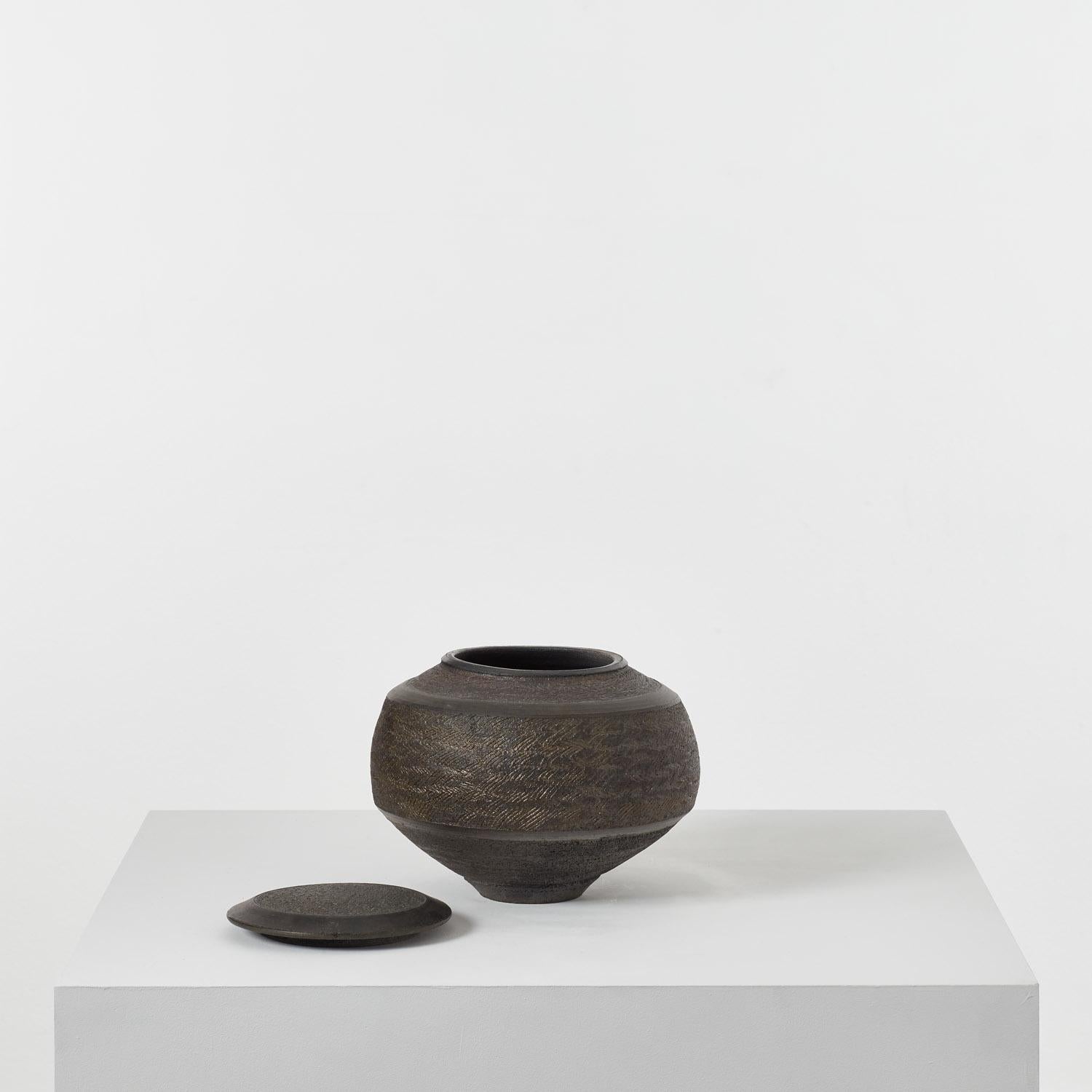 Britannique Vase à couvercle du Studio Pottery de Jason Wason - Royaume-Uni, 20th Century en vente