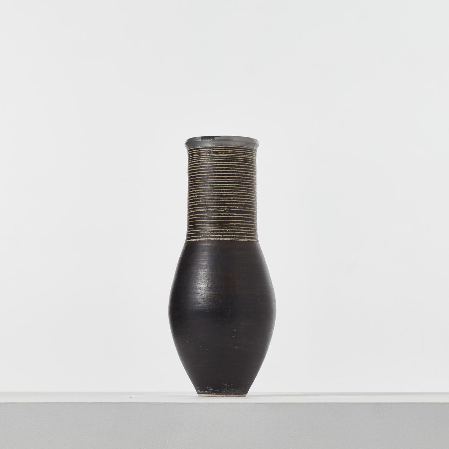 British Jason Wason studio pottery vase - UK, 20th Century For Sale
