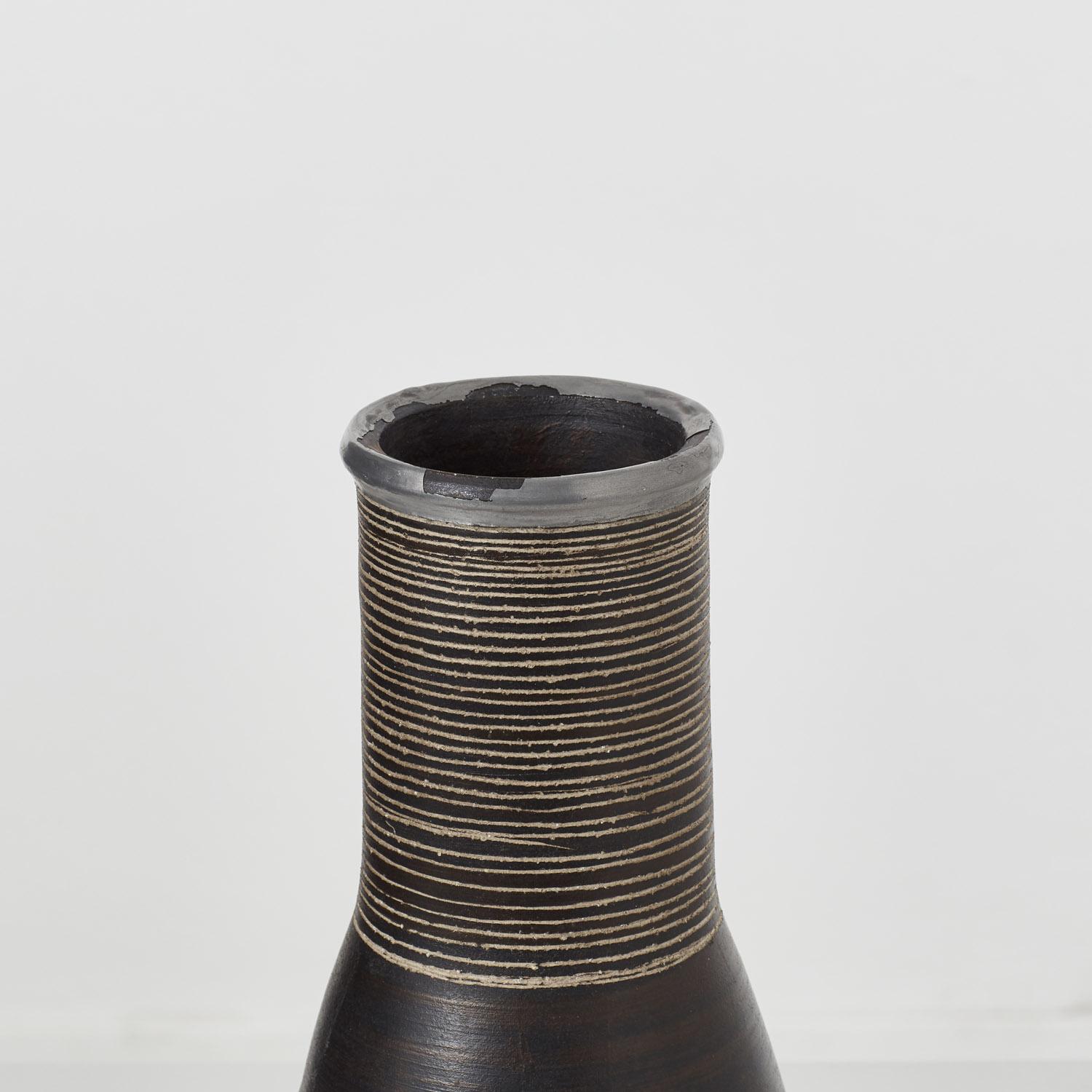 Ceramic Jason Wason studio pottery vase - UK, 20th Century For Sale