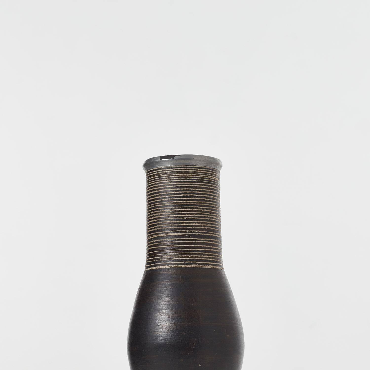 Jason Wason studio pottery vase - UK, 20th Century For Sale 1