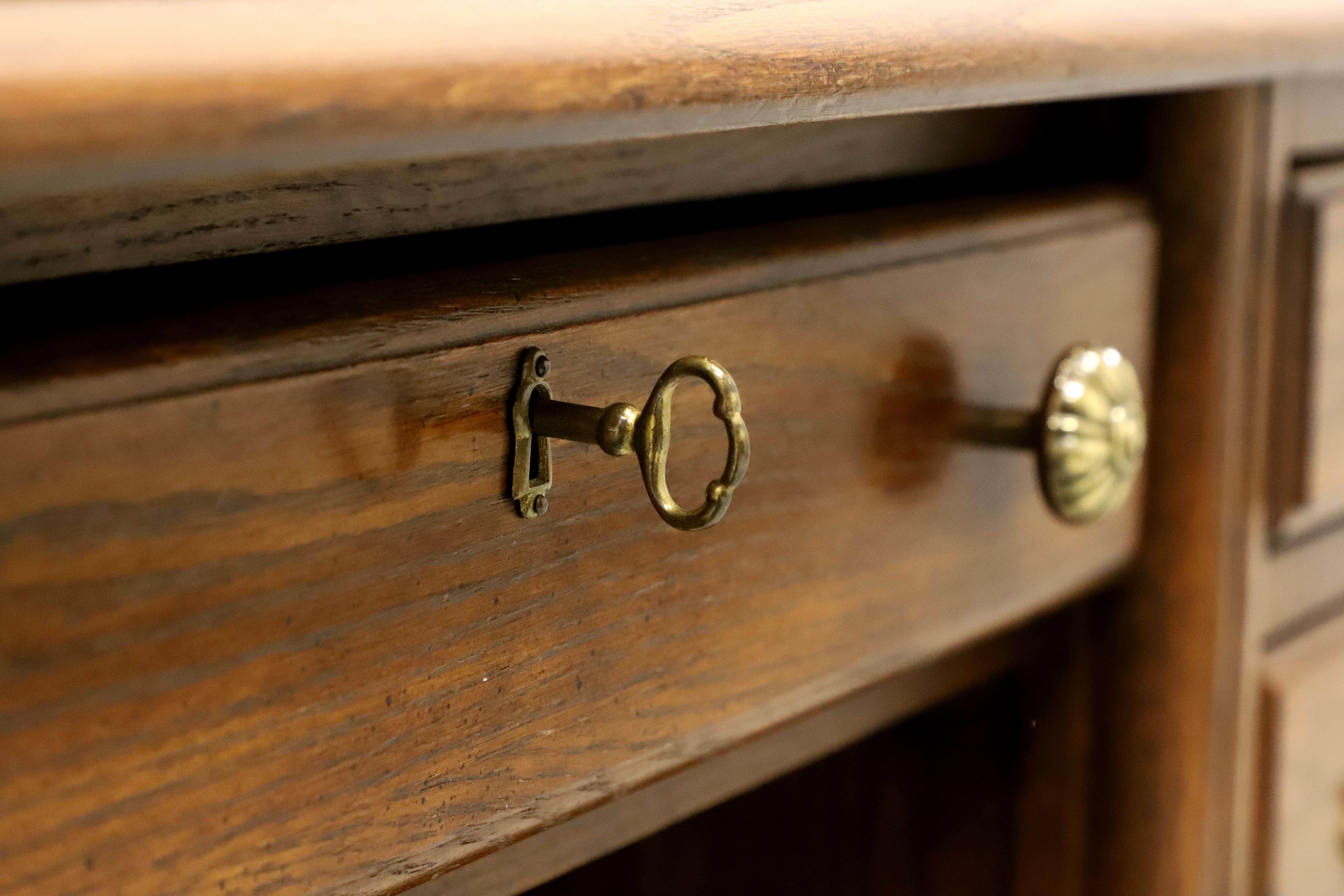20th Century JASPER CABINET Americana Oak Leather Top Traditional Executive Desk For Sale