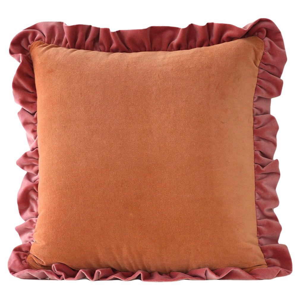 Cuscino decorativo Jasper Camel e Rose Ruffled Velvet Deluxe realizzato a mano