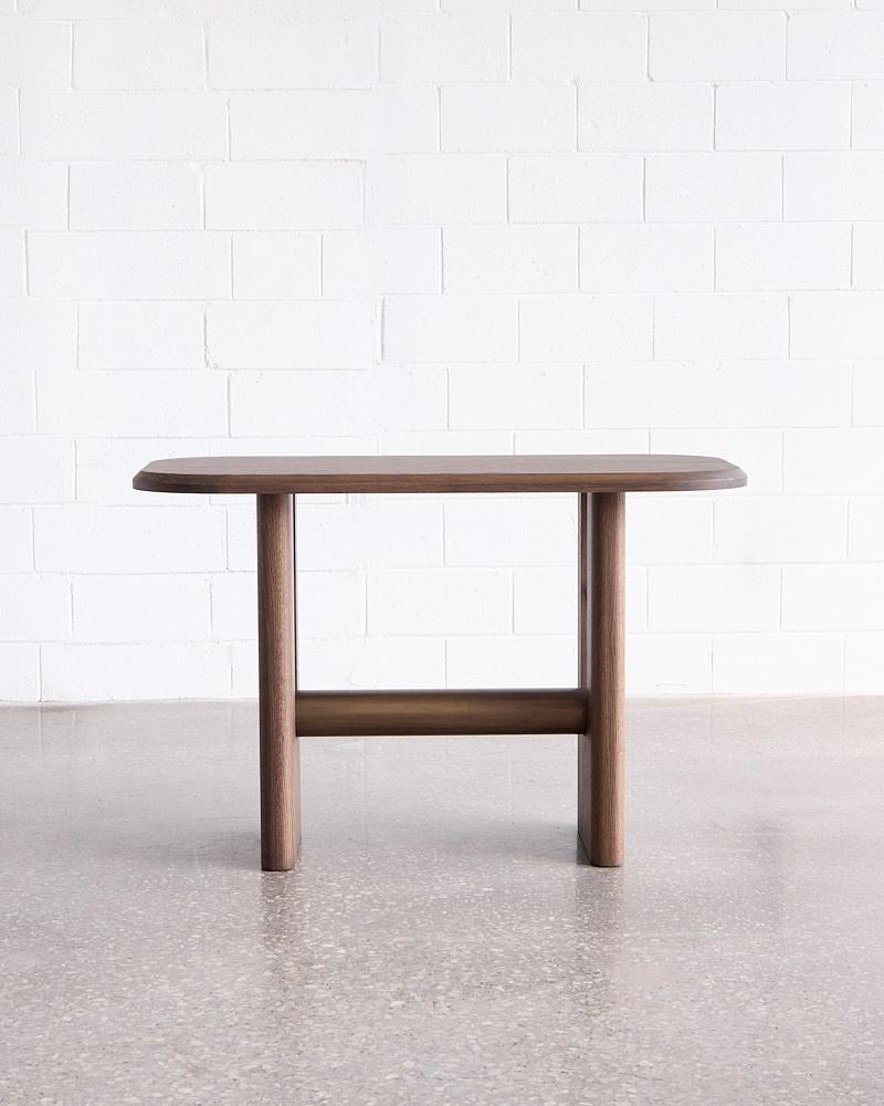 Mesa consola Jasper de roble oscuro y bronce patinado de Mary Ratcliffe Studio Canadiense en venta
