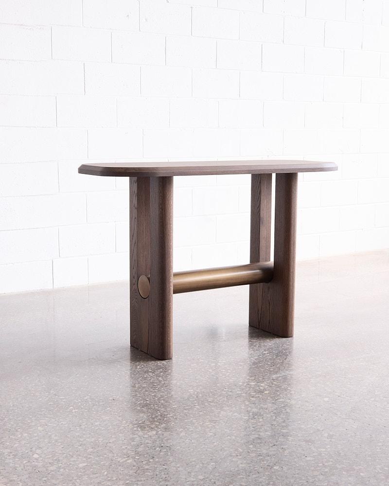 Mesa consola Jasper de roble oscuro y bronce patinado de Mary Ratcliffe Studio Hecho a mano en venta