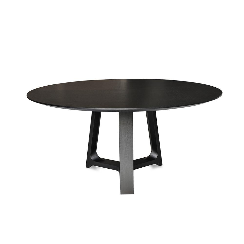 Mesa de comedor Jasper de Collector
Materiales: Tablero de la mesa en chapa de madera subdividida. Base de madera maciza de roble.
Dimensiones: Ø 160 x H 72 cm

La mesa de comedor Jasper se asienta sobre una base de madera sencilla pero