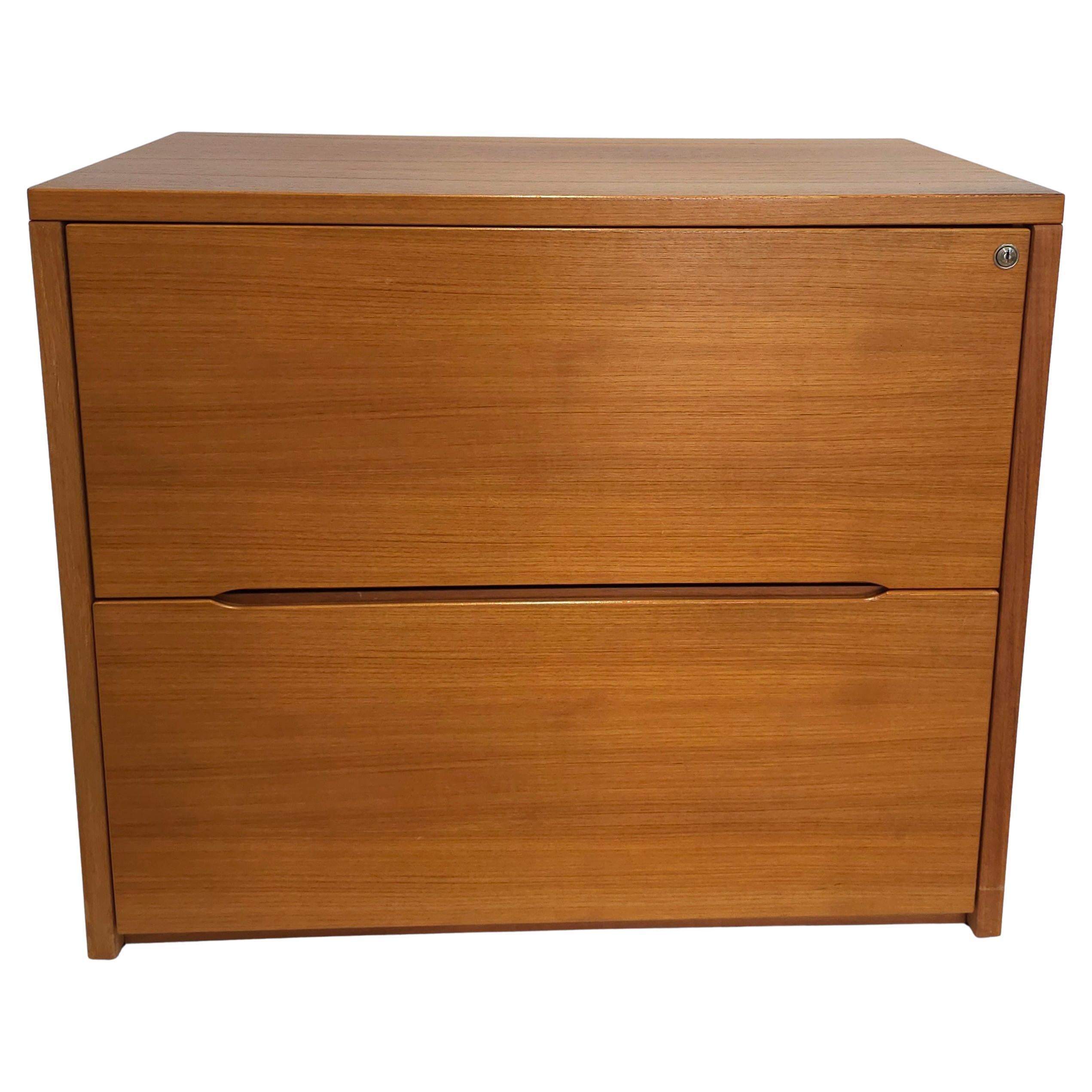 Jasper Furniture Archivador Lateral Danés Moderno de Teca con Cerradura en venta