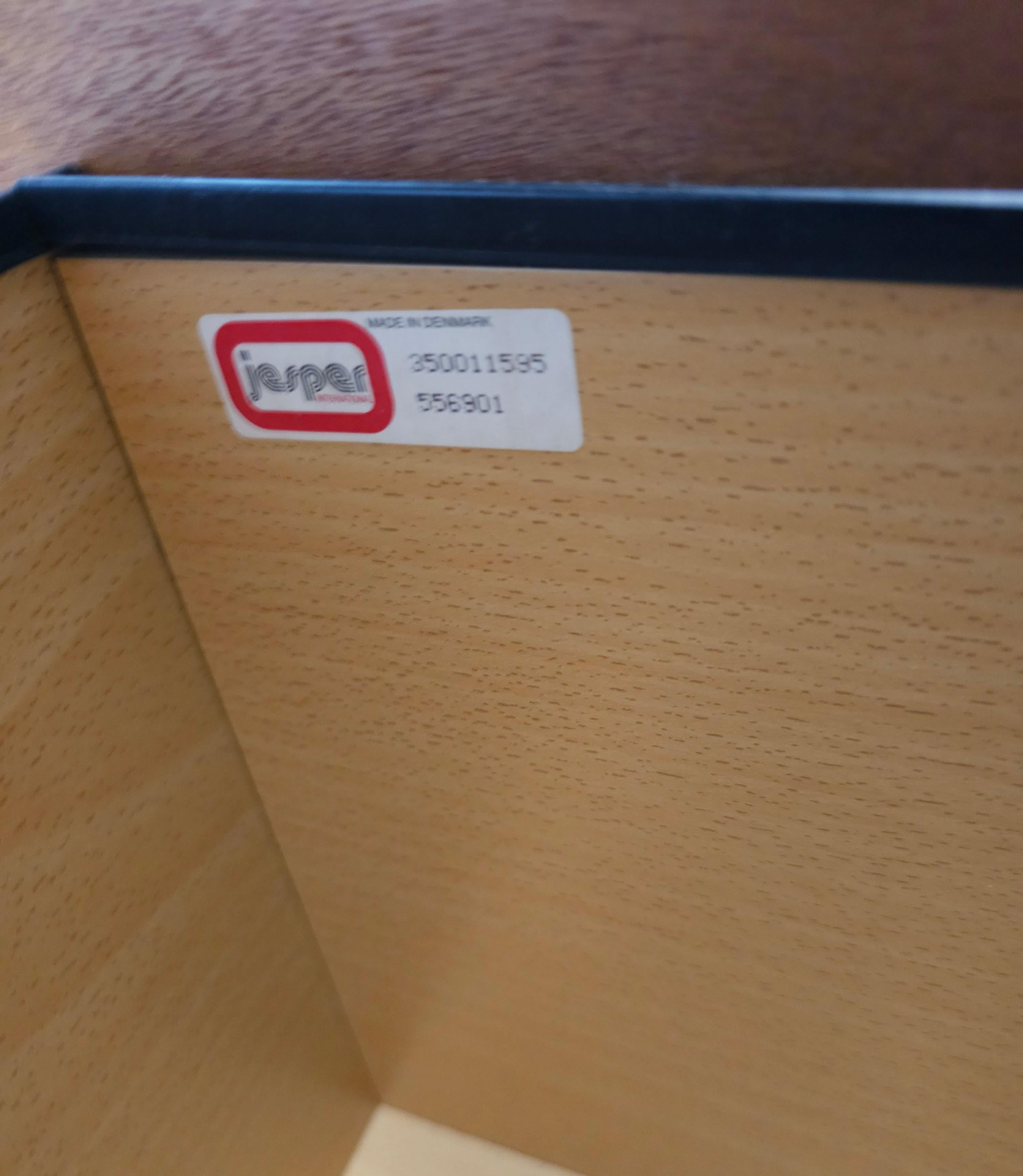 Jasper Furniture Archivador moderno danés de teca con cerradura y ruedas en venta 3
