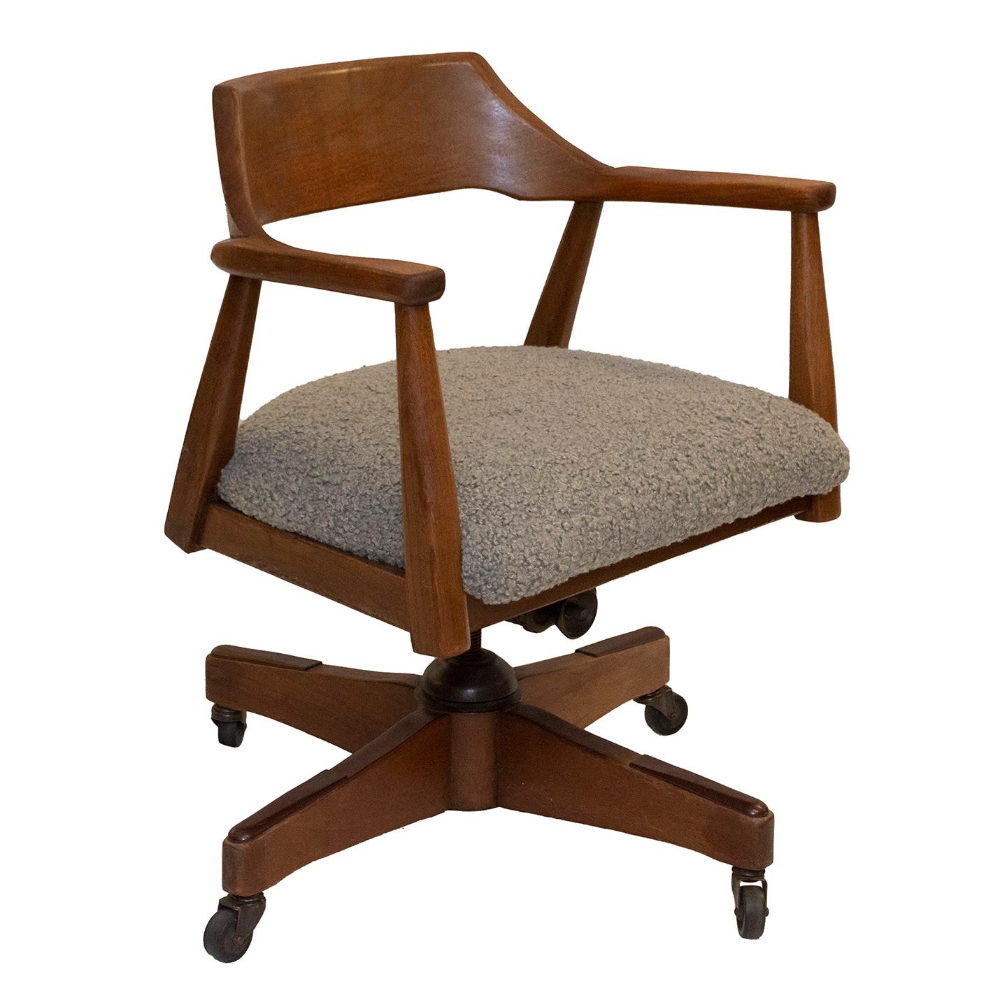 American Jasper Furniture Walnut Desk Chair in Grey Faux Shearling Bouclé For Sale