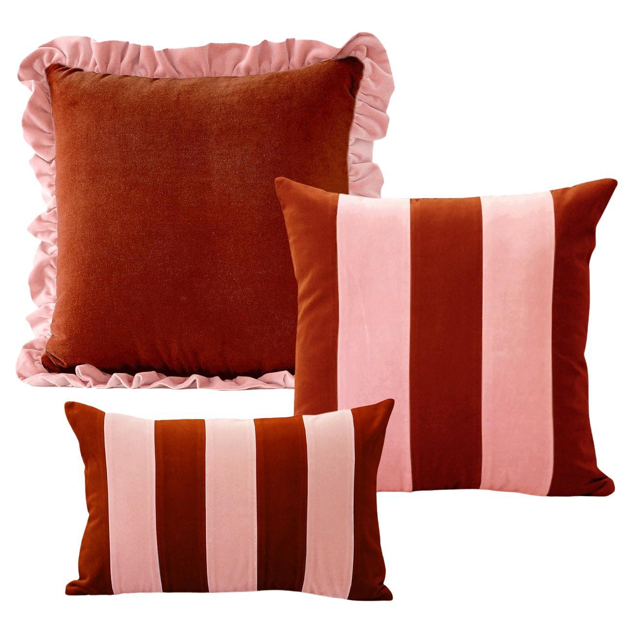 JASPER, GEMMA & AMETISTA Set di 3 cuscini in velluto deluxe fatti a mano color mattone e rosa in vendita