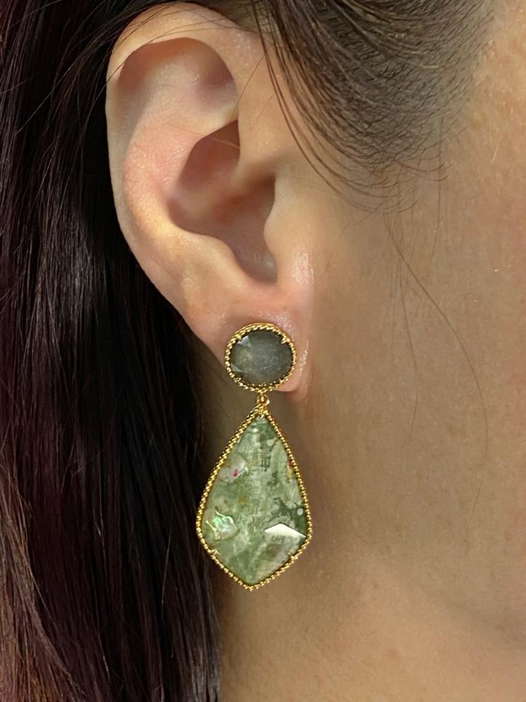 Kite Cut Vintage Jasper Labradorite Rock Crystal Doublet Earrings in 18 Karat Yellow Gold For Sale
