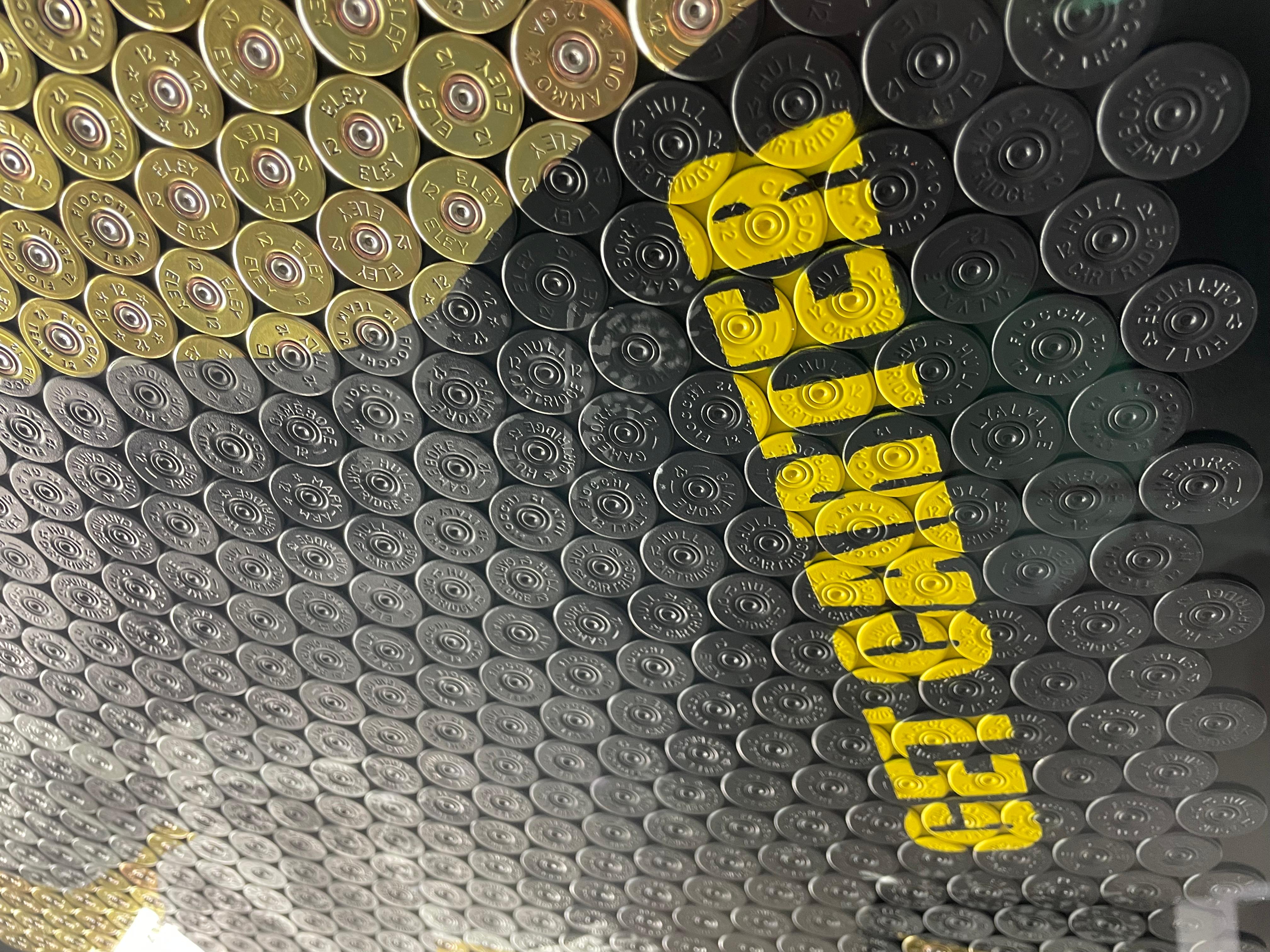 Caine ist Carter  Original Schrotflinte Shell Kunstwerk - Get Carter Michael Caine (Schwarz), Figurative Painting, von Jasper Leadbeater