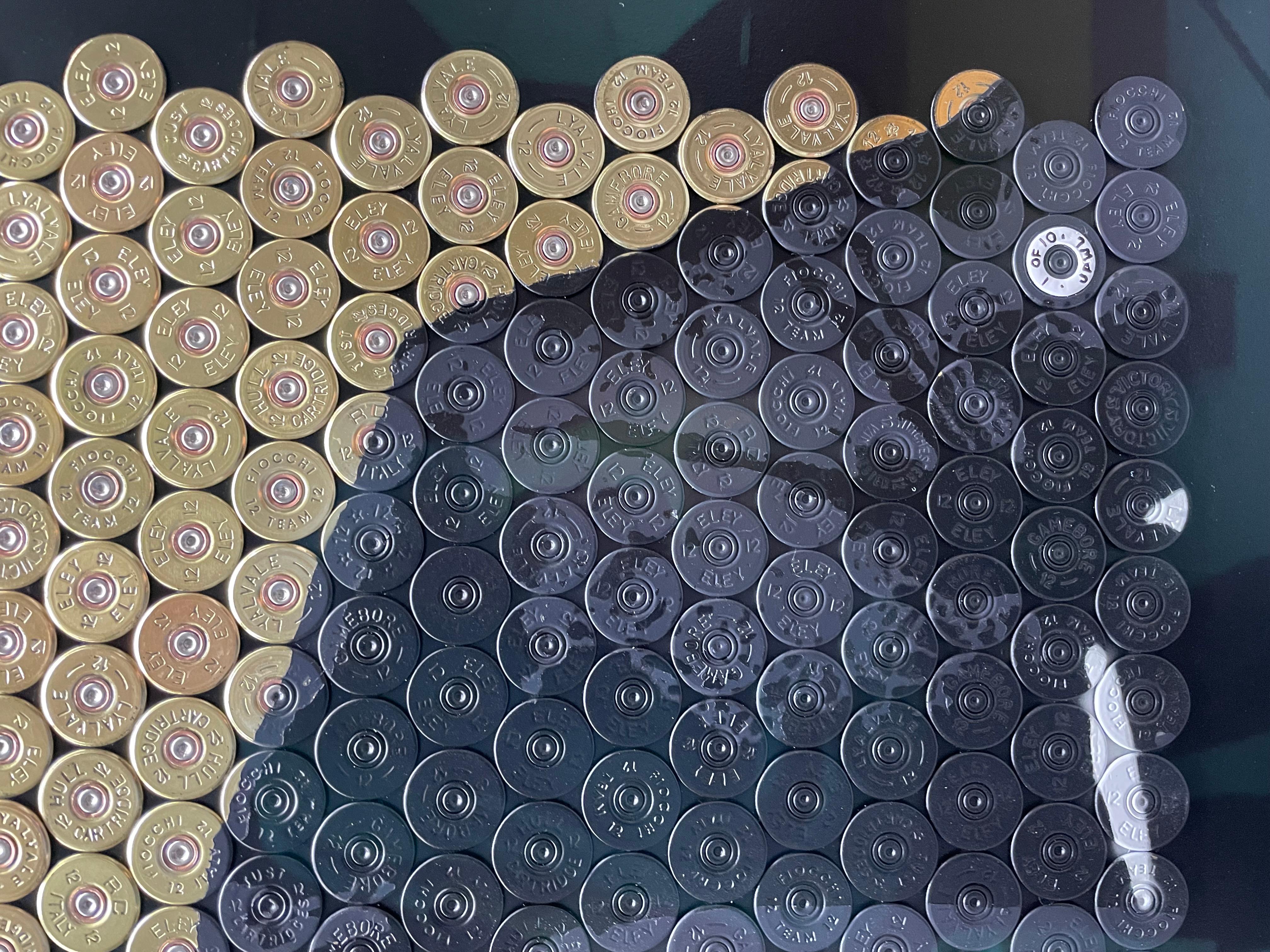 Raise The Limit - Original Schrotflinte Shell Original Kunstwerk - James Bond Pop Art (Schwarz), Figurative Painting, von Jasper Leadbeater