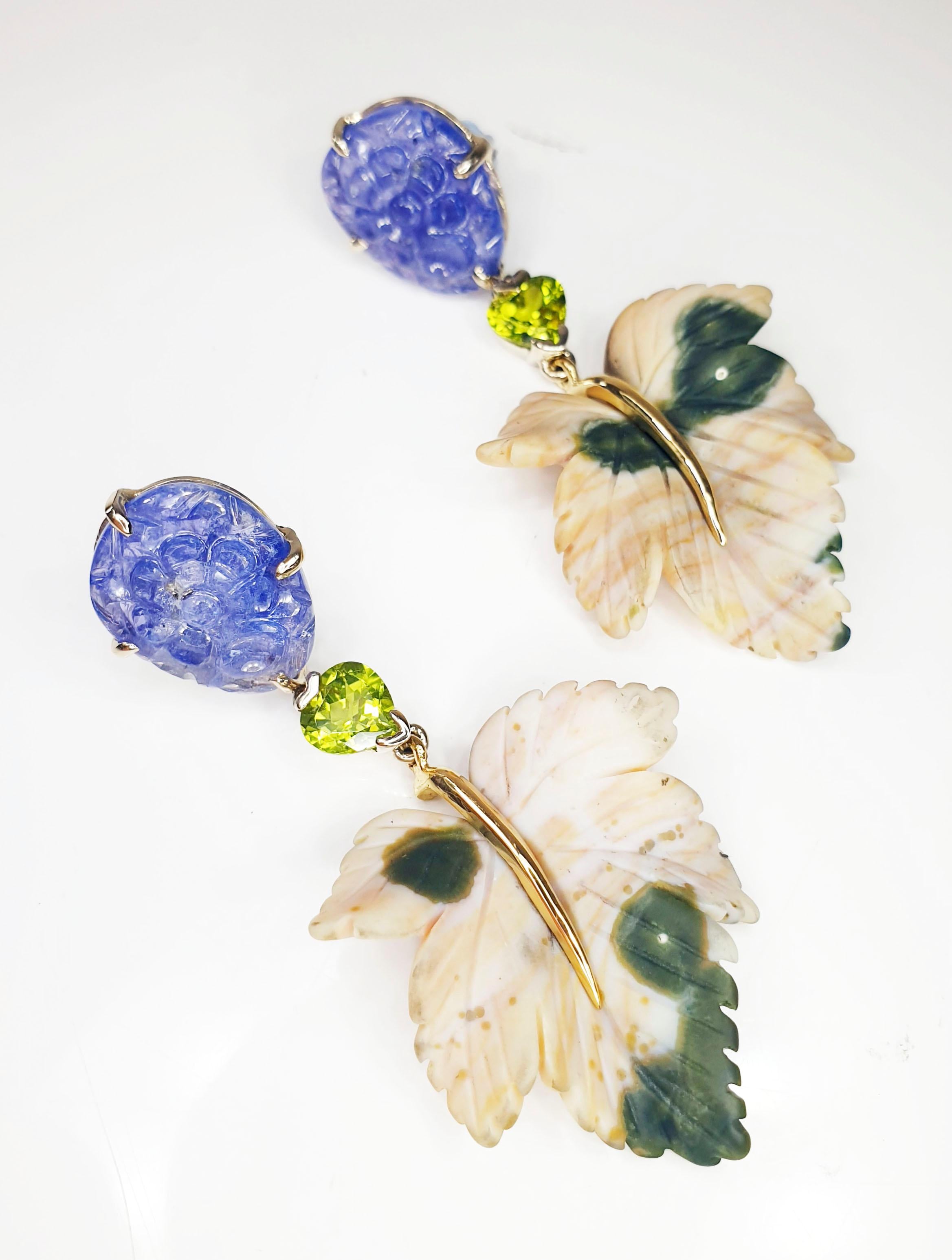 Arts and Crafts Jasper Leafs Carved Tanzanites Peridote in Yellow and White 18k Gold Earrings For Sale