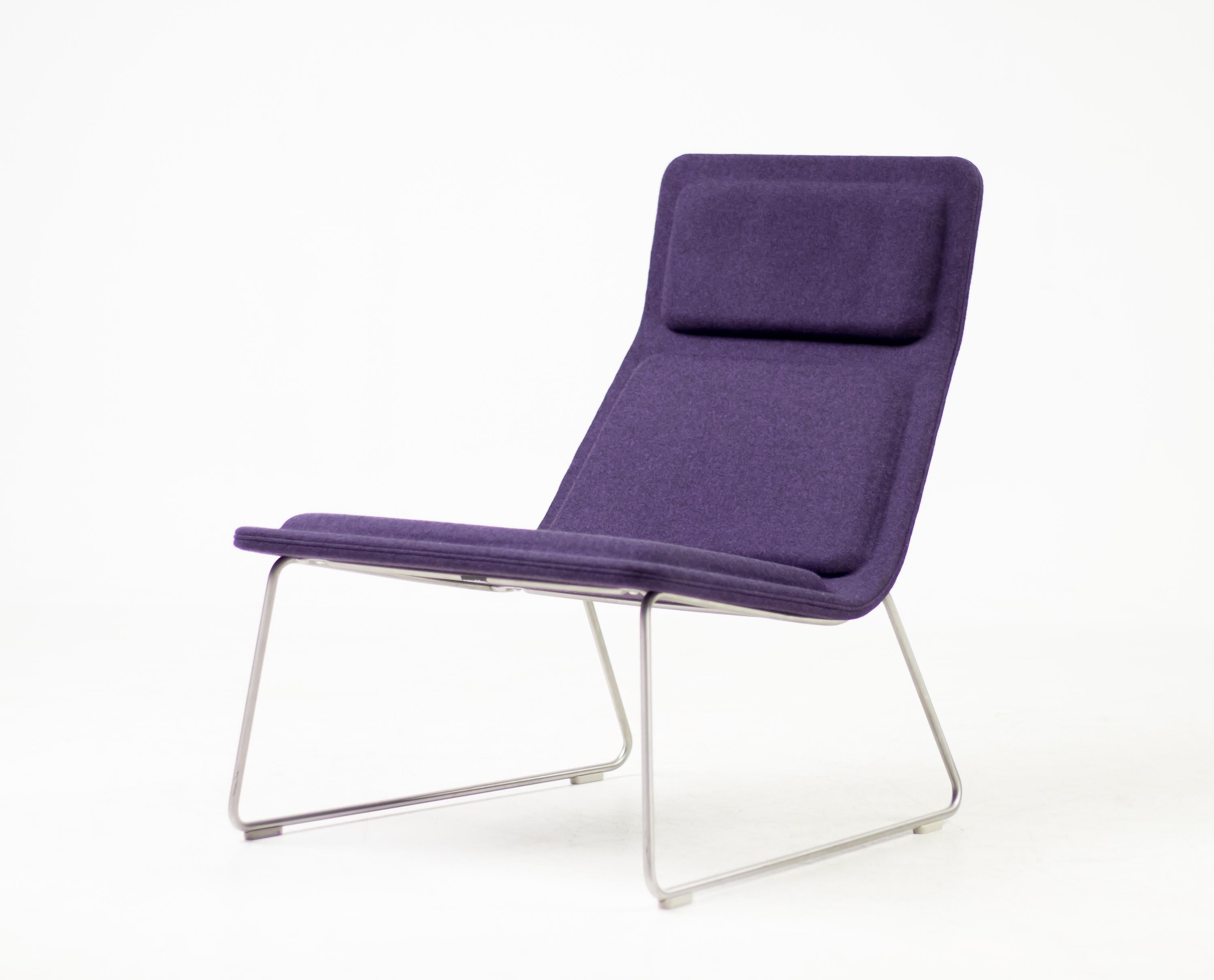 These elegant 'Low Pad' lounge chairs by Japser Morrison for Cappellini are upholstered in Kvadrat Divina wool felt. 
Priced individually, marked with label.