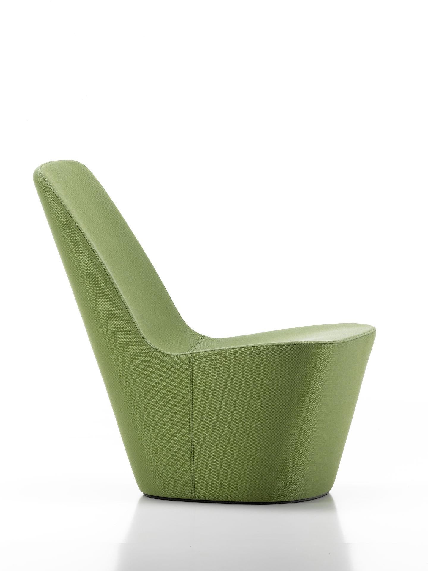Sculptural chair designed by Jasper Morrison in 2008.
Manufactured by Vitra, Switzerland.

Monopod, the compact sculptural visitor chair by Jasper Morrison, is a perfect companion for sofas and larger armchairs in different interiors and spaces.