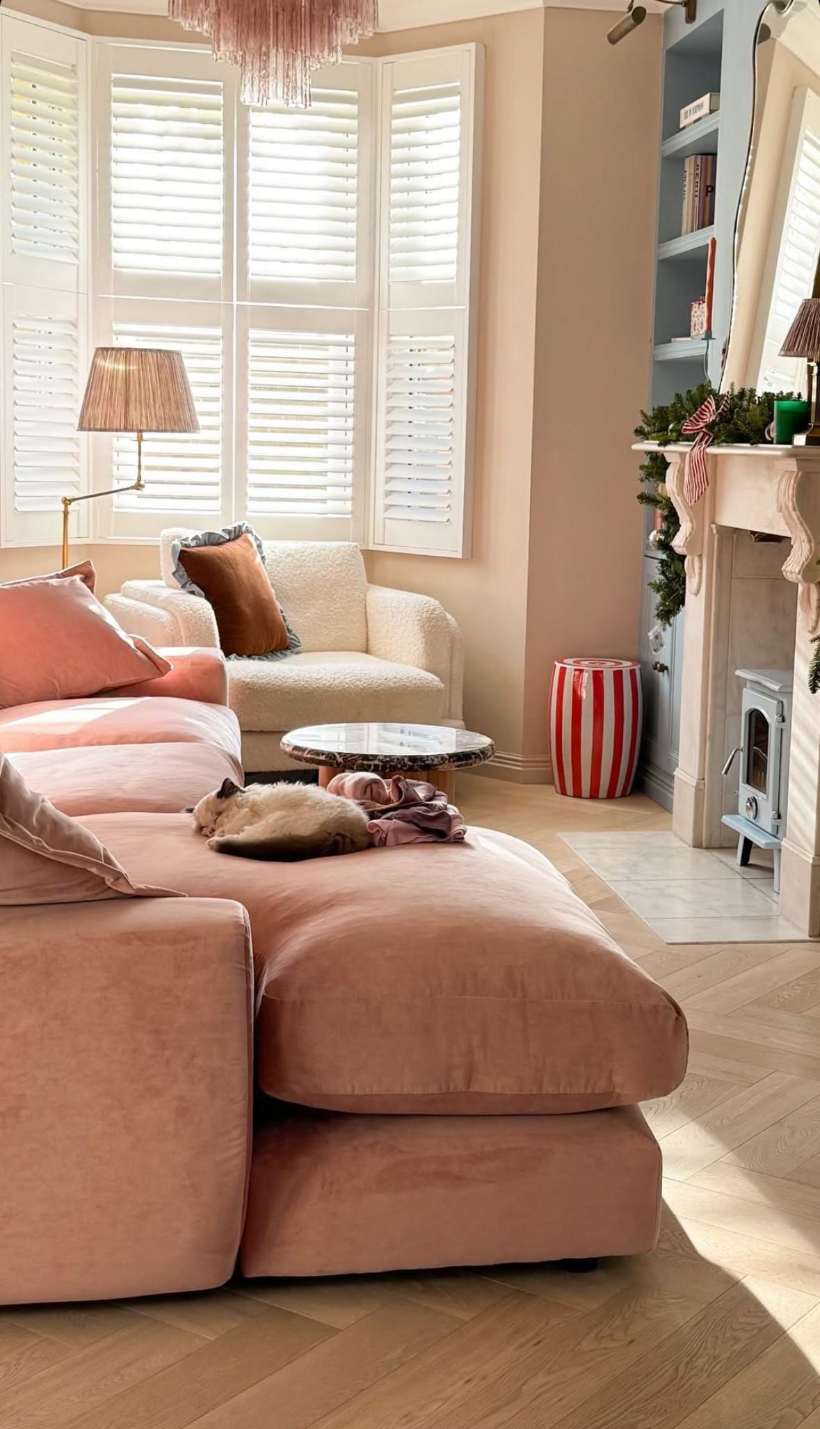 Modern Jasper Pink & Brick - Set of 2 Velvet Deluxe Handmade Frilled Cushions For Sale