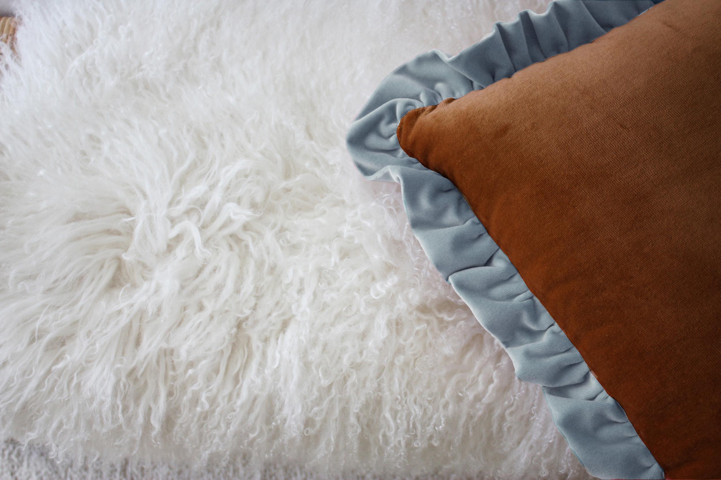 Jasper Pink & Brick - Set of 2 Velvet Deluxe Handmade Frilled Cushions In New Condition For Sale In Viseu, PT