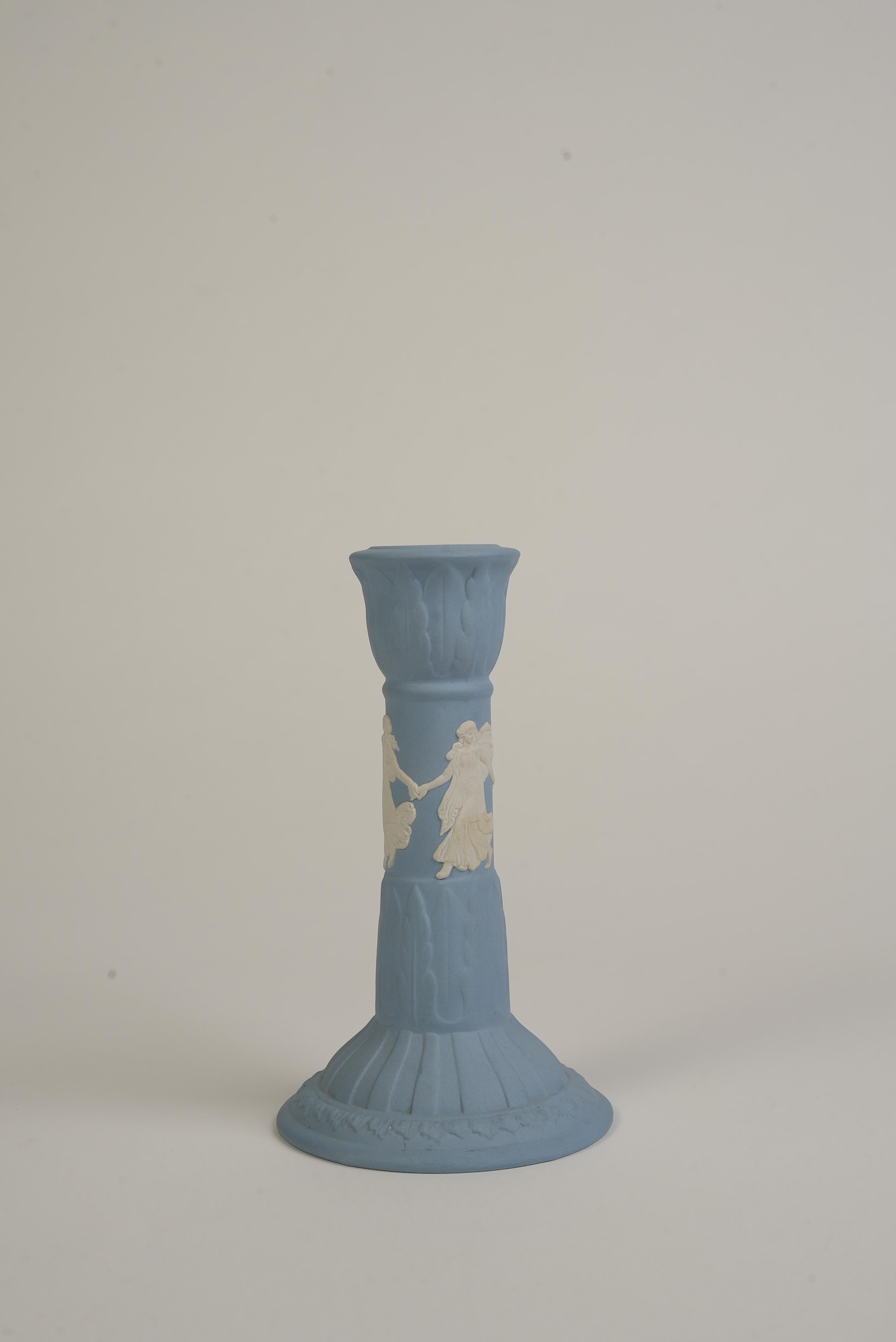 Intagliato a mano Jasperware, Wedgewood, Candelieri blu e bianchi, 1940 in vendita