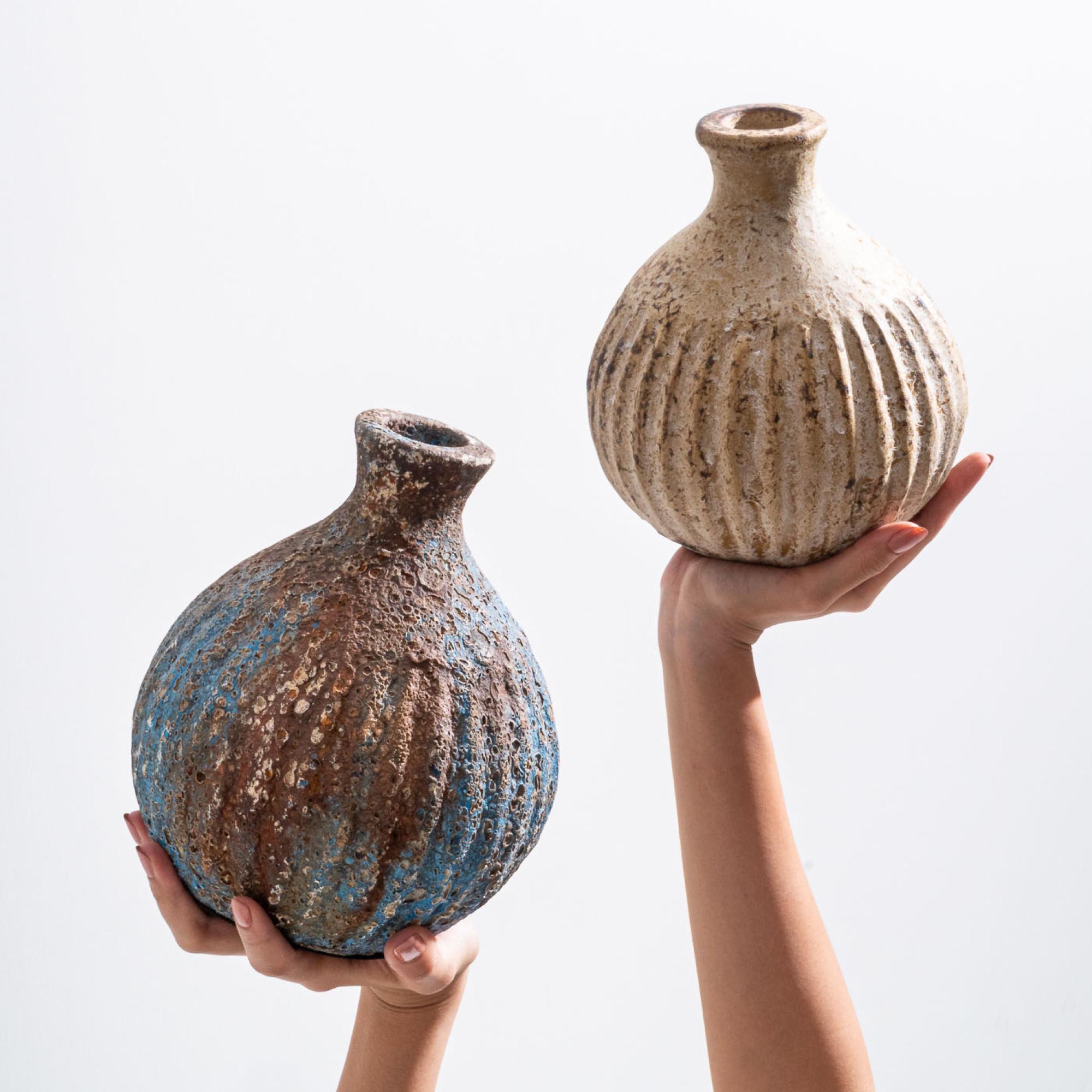 Vaso Jaurès, Terracotta rotonda testurizzata fatta a mano in beige in vendita 7