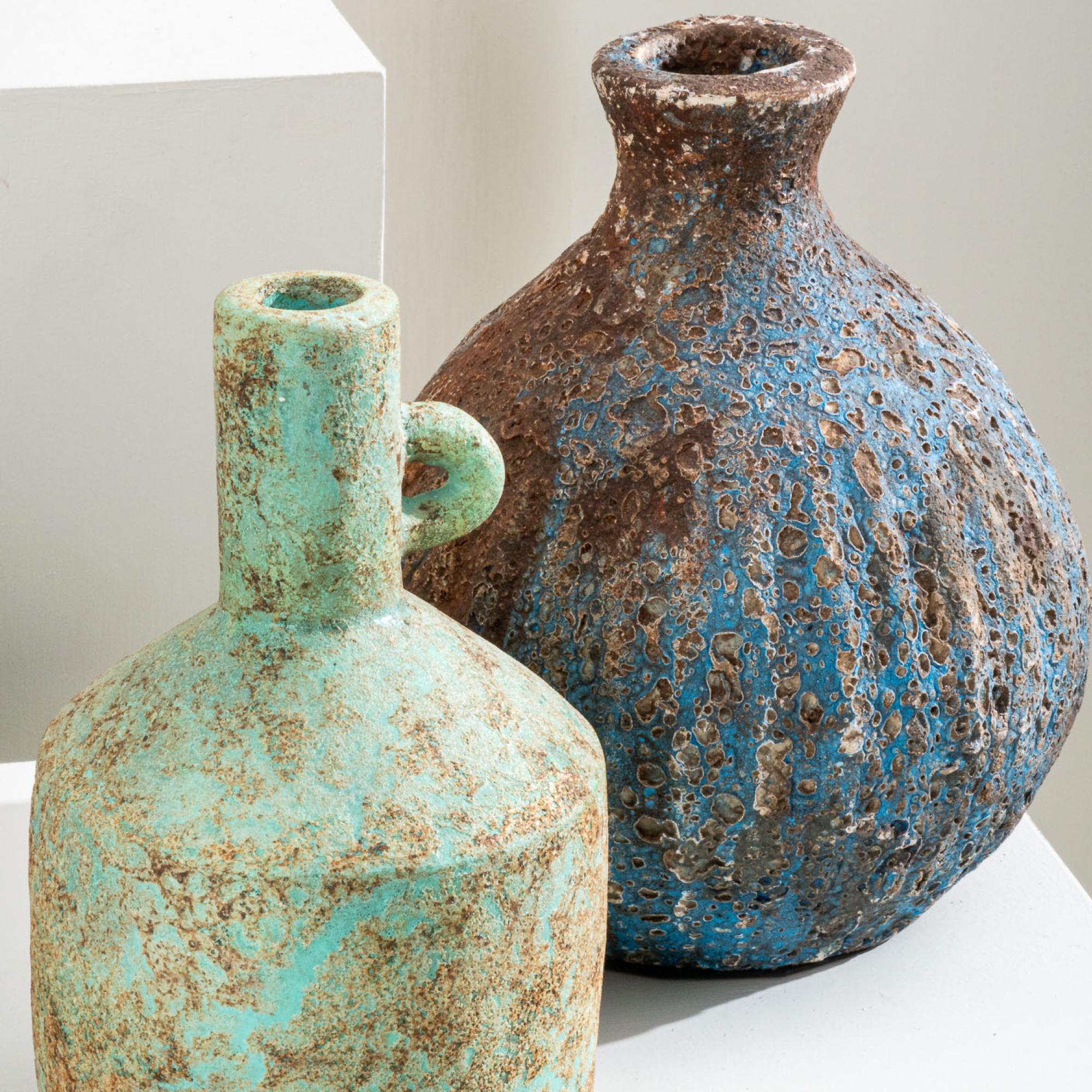 Vaso Jaurès, Terracotta rotonda testurizzata fatta a mano in blu e marrone in vendita 7