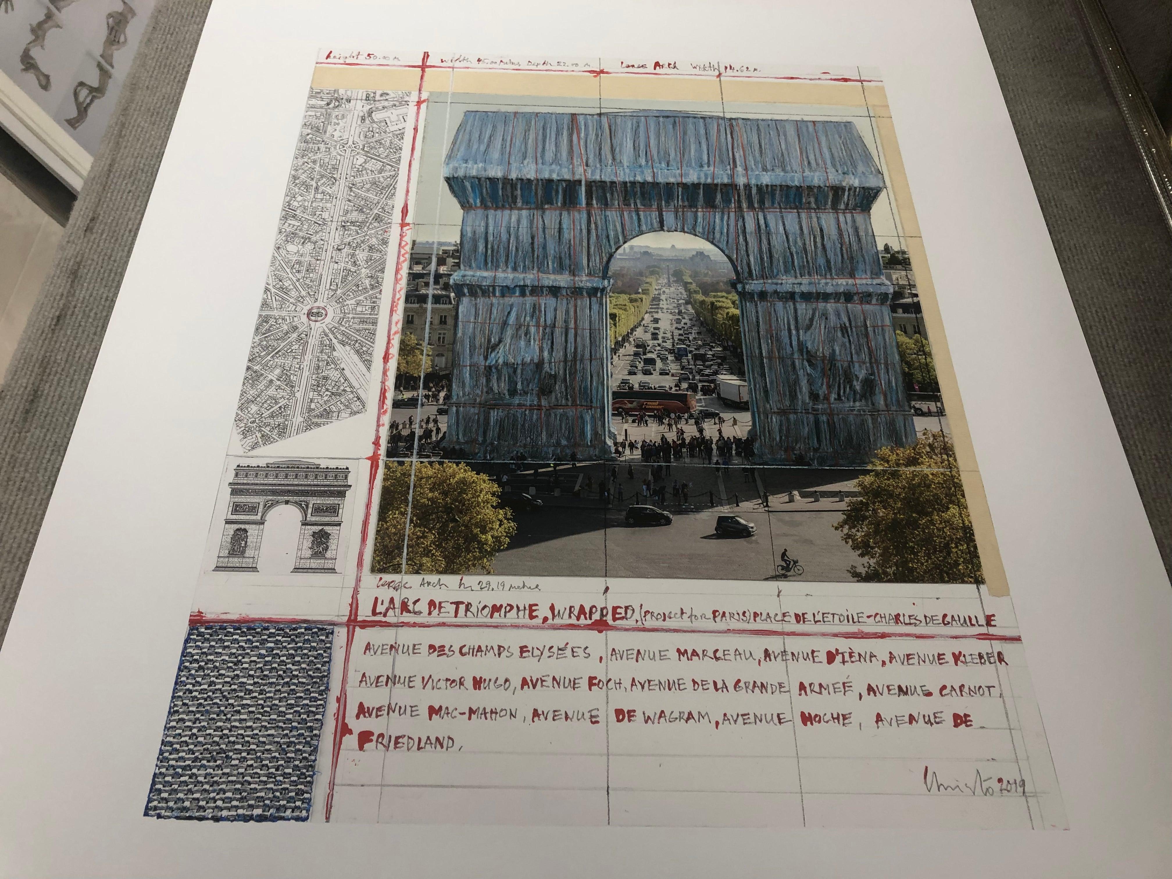 Christo L'Arc de Triomphe, umwickeltes Projekt für Paris III., 2019 im Angebot 3