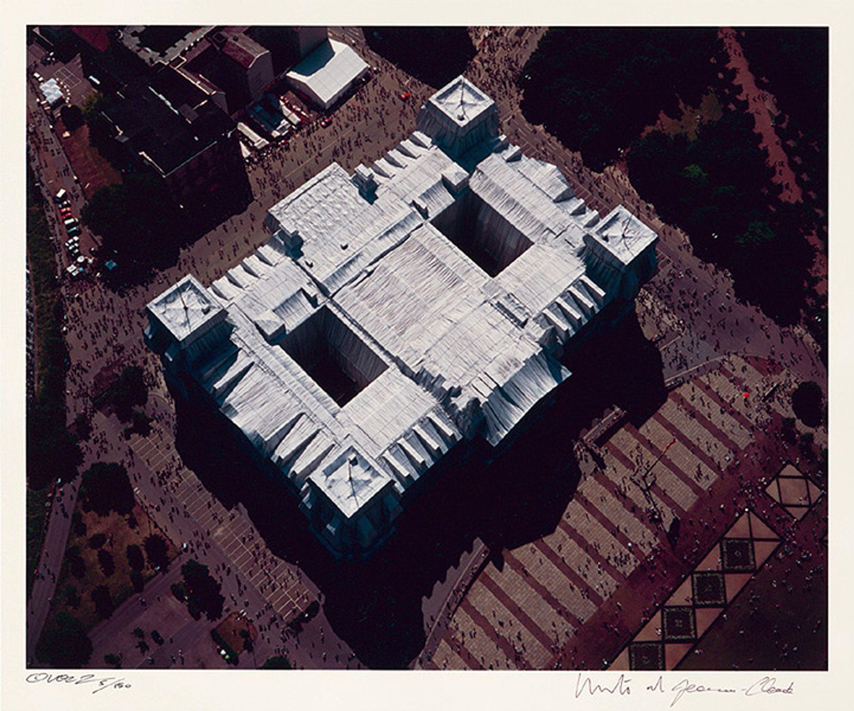 Reichstag Mappe II, Dach - Print by Javacheff Christo