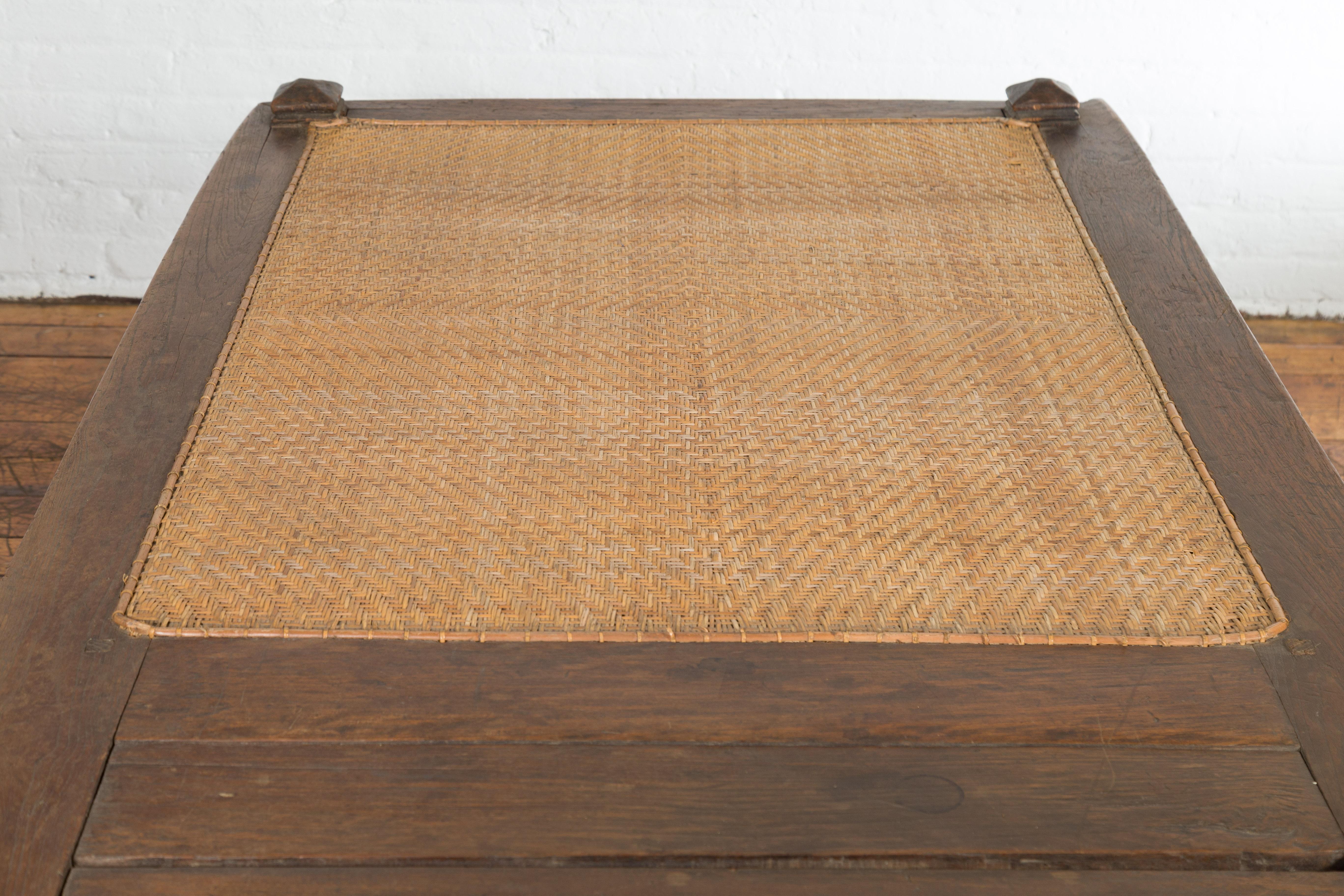 Javanisches Teakholz-Tagesbett aus dem 19. Jahrhundert mit Aufbewahrungsmöglichkeiten und handgewebtem Rattan im Angebot 15