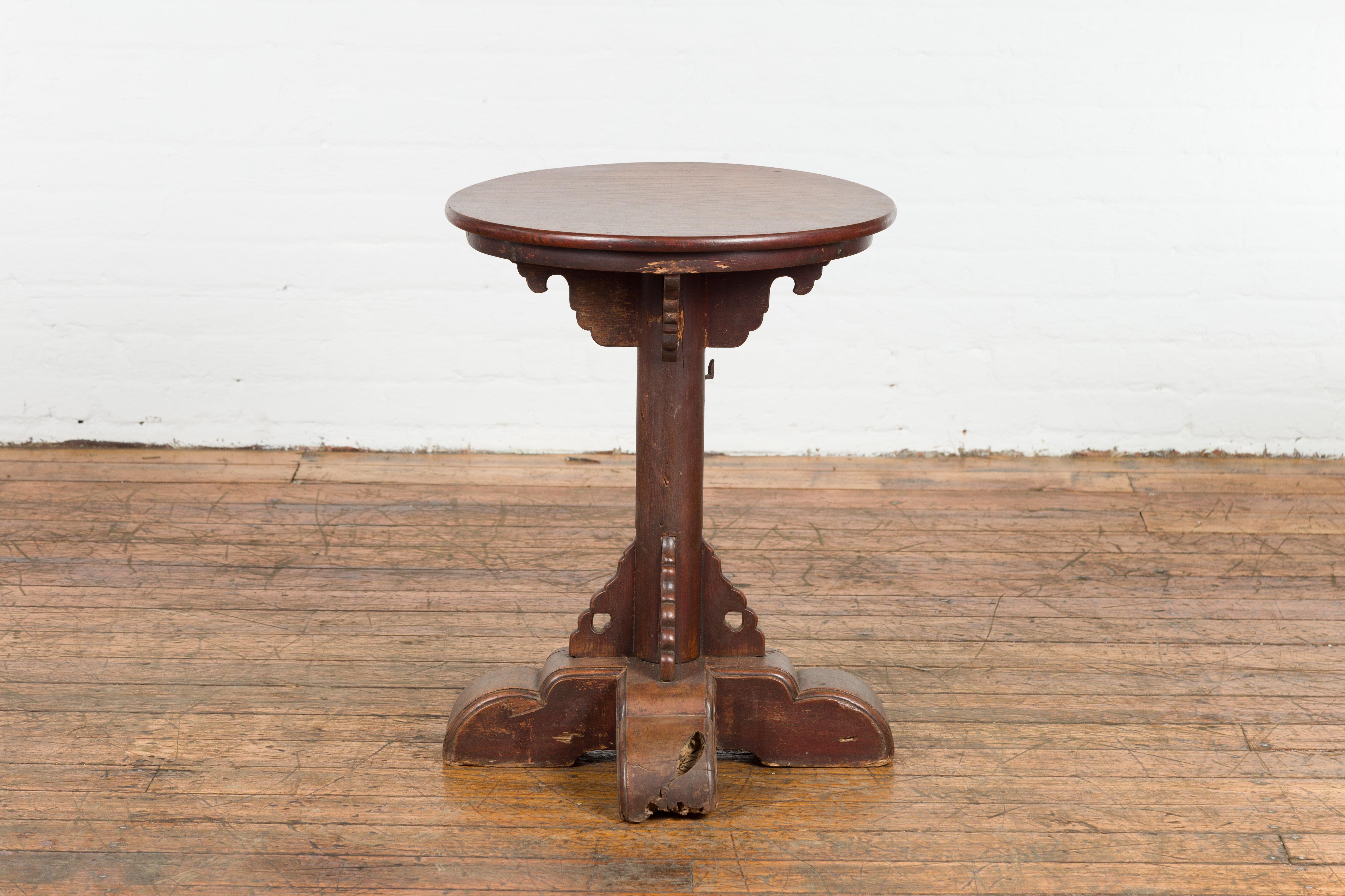 Small Antique Pedestal End Table with Round Top  For Sale 6