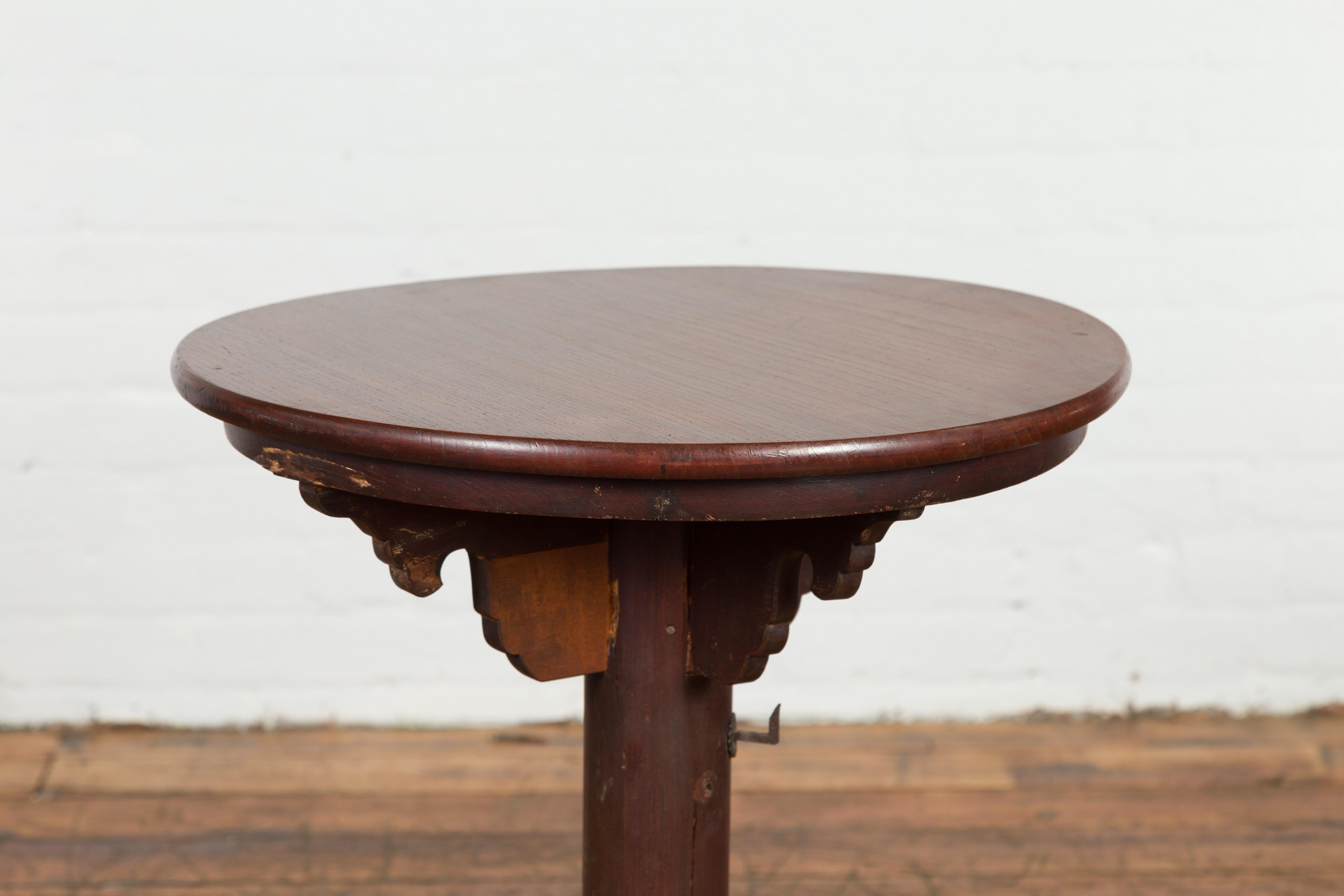 Small Antique Pedestal End Table with Round Top  In Good Condition For Sale In Yonkers, NY