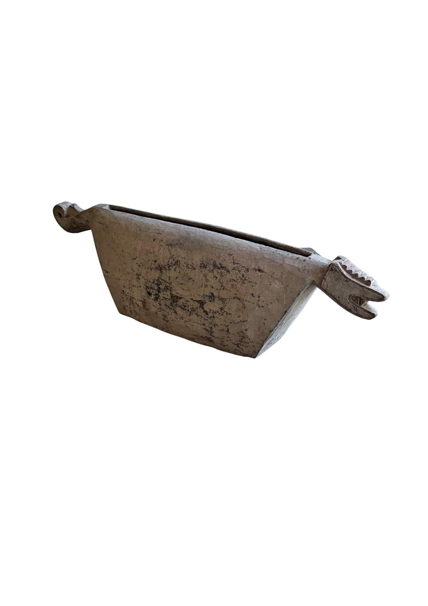 Javanese hand-carved kentongan slit drum carving depicting mythical horse c.1920 en Bueno estado para la venta en Jimbaran, Bali