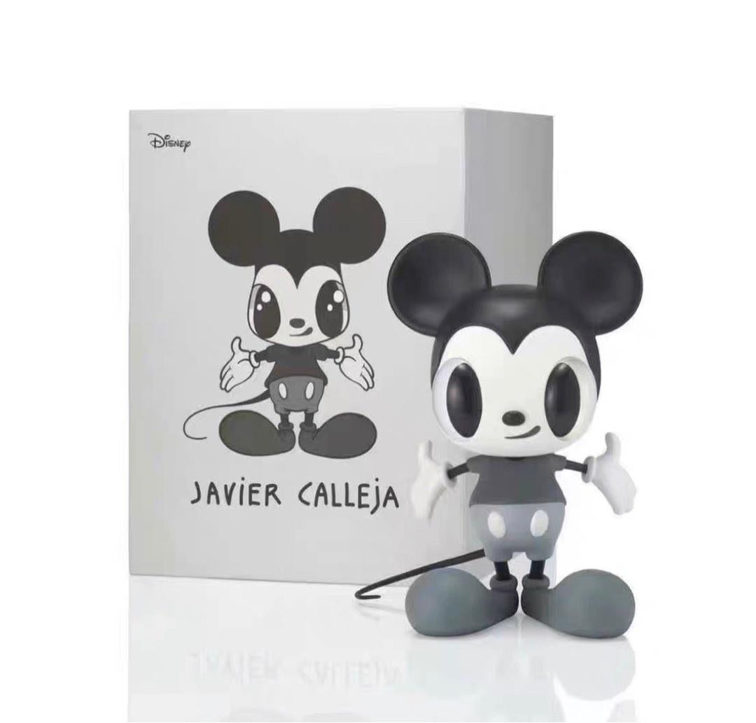 Javier Calleja - LITTLE MICKEY GREY
Date of creation: 2023
Medium: Polyvinyl chloride & crystal glass
Edition: 350
Size: 30 × 26 × 21 cm
Condition: Brand new, inside its custom package
This is a limited edition Mickey figure made of polyvinyl
