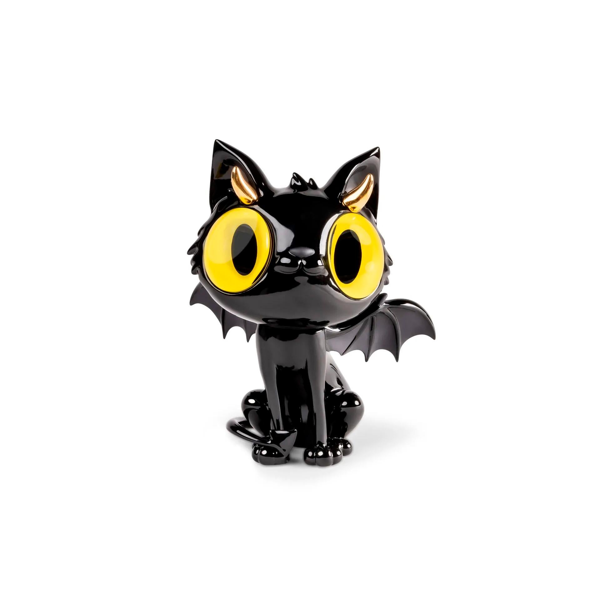 Javier Calleja - Petit chat diabolique, Lladró, édition limitée
Sculpture en porcelaine et en verre, signée et numérotée par l'artiste.

Cette sculpture ludique et contemporaine est le résultat de la deuxième collaboration de Javier Calleja avec la