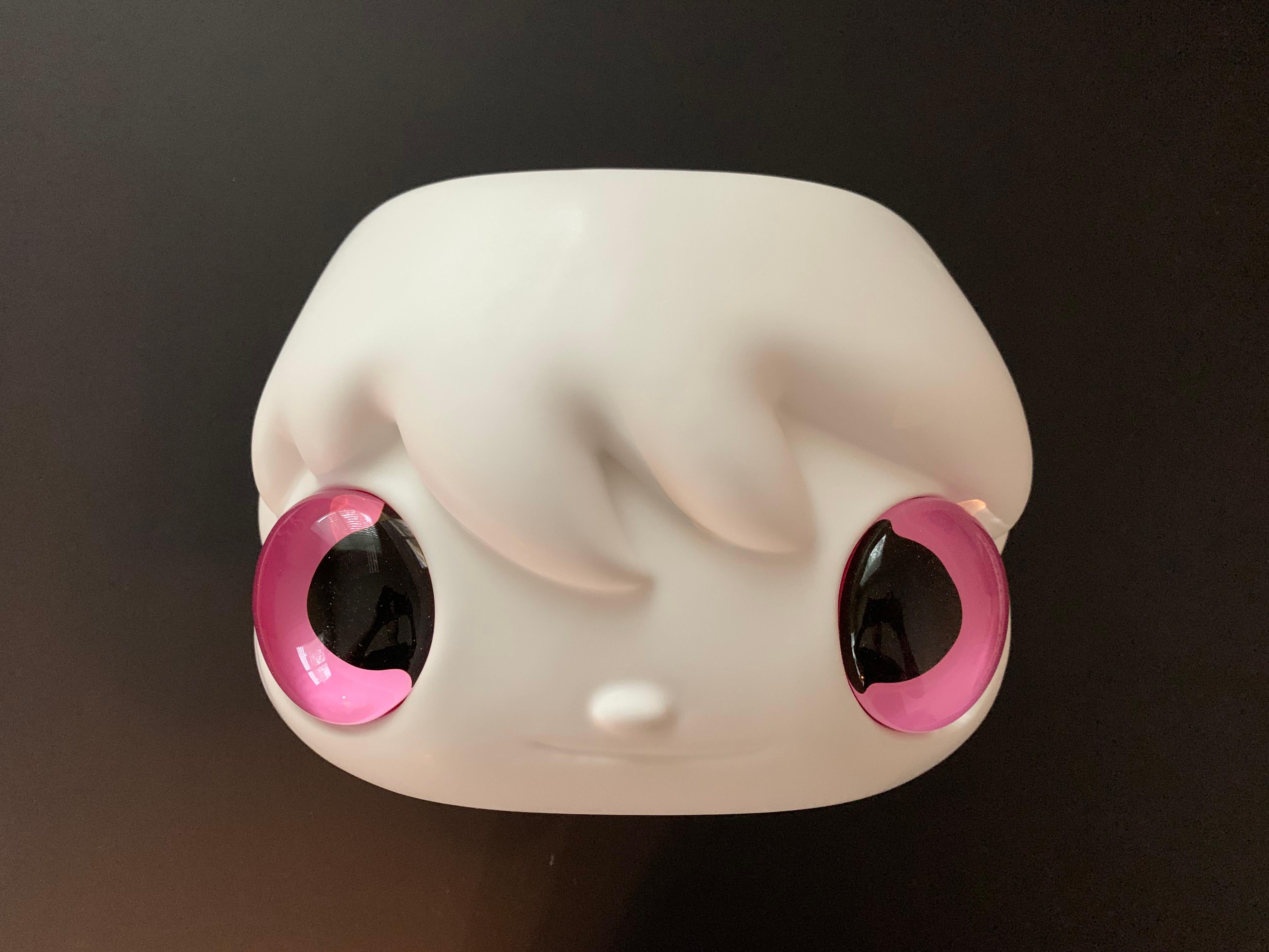 Vaso vaso Pop Top Pink Eyes in ceramica bianca - Sculpture di Javier Calleja