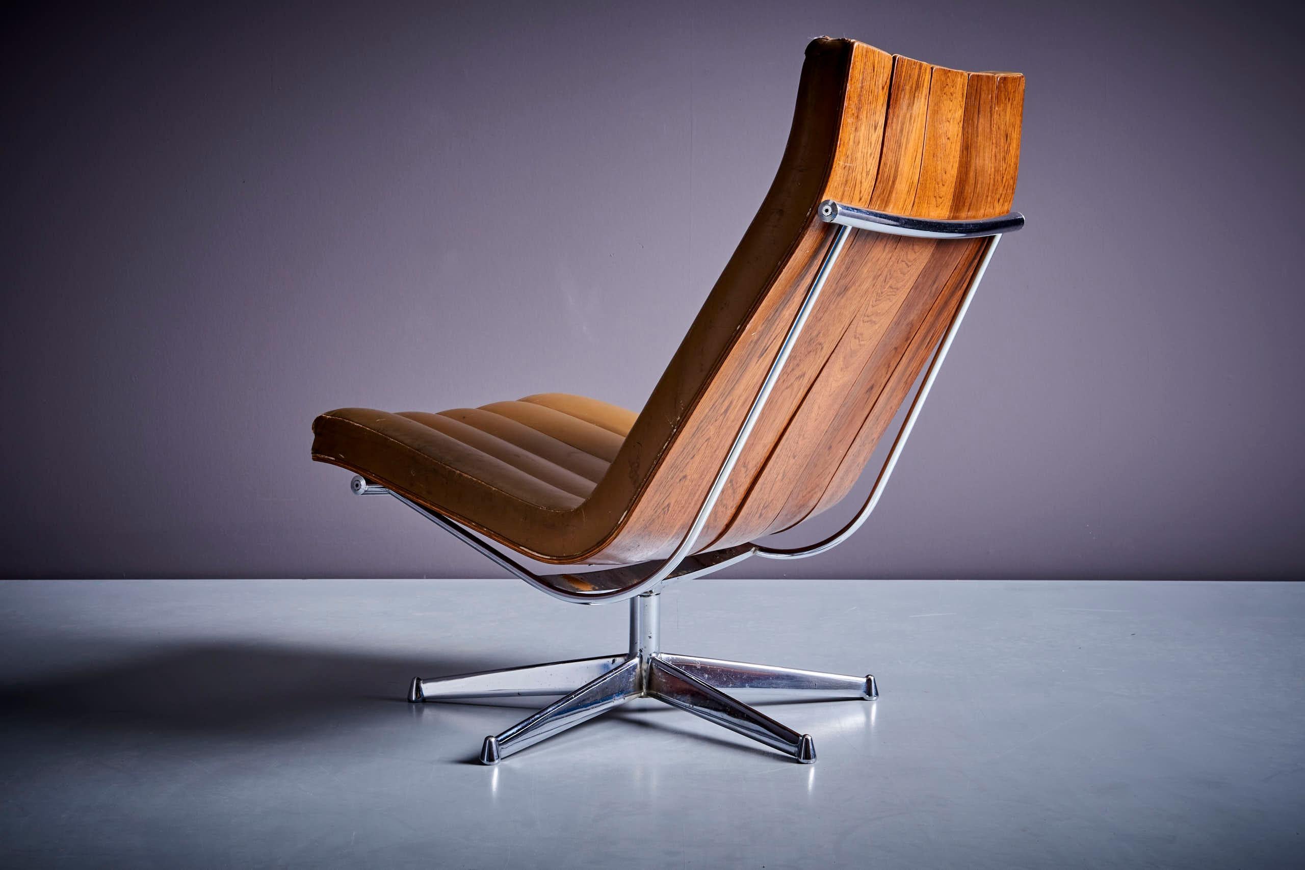 Javier Carvajal Leather Lounge Chair for Martinez Medina, Spain - 1960s  For Sale 3