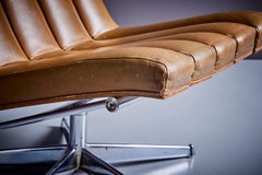 Sedia da salotto in pelle alla maniera di Javier Carvajal - Anni '60